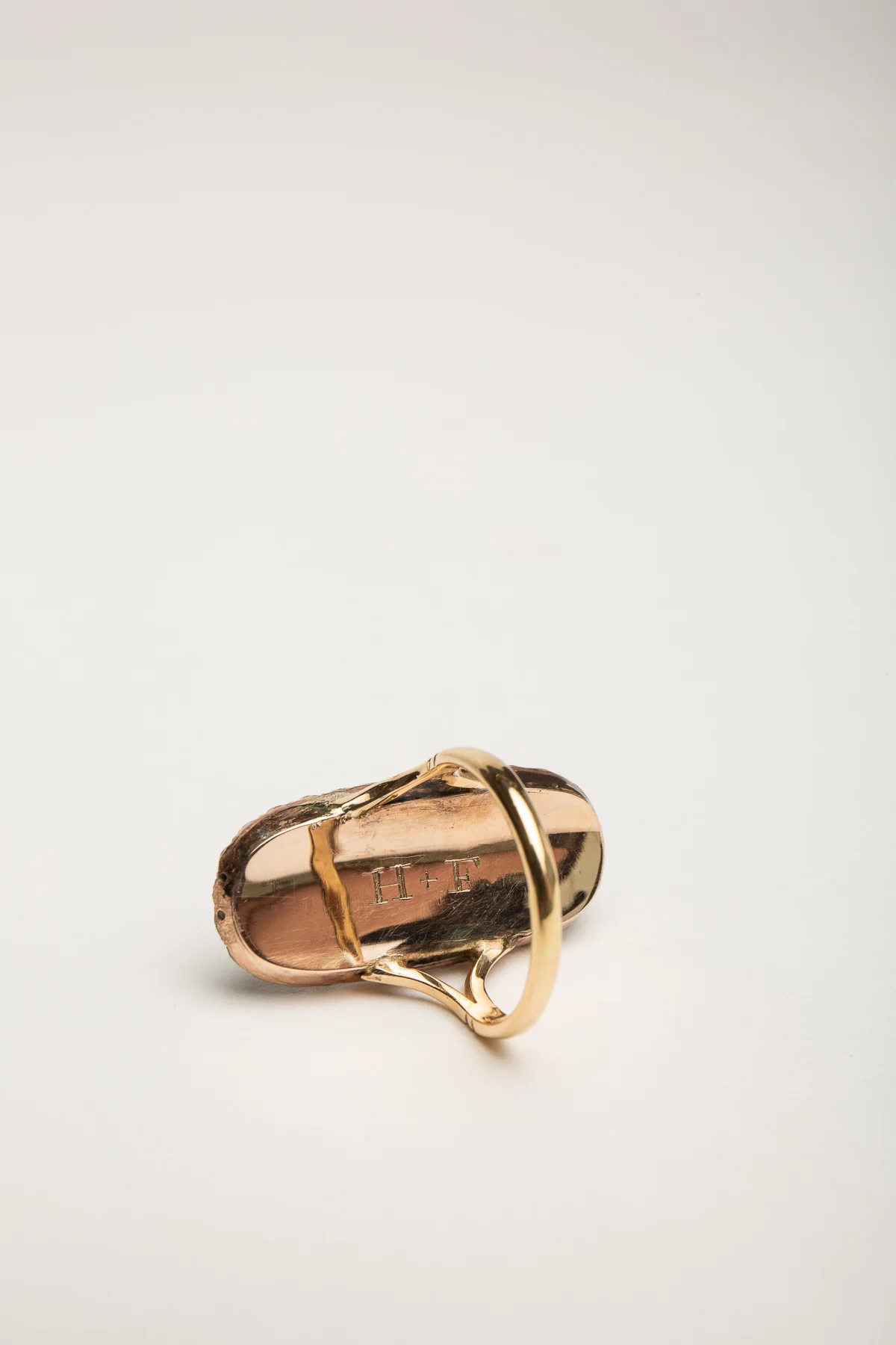 MAXFIELD PRIVATE COLLECTION | 1800'S PAINTED LONG OVAL EYE PEARL RING - Image 2