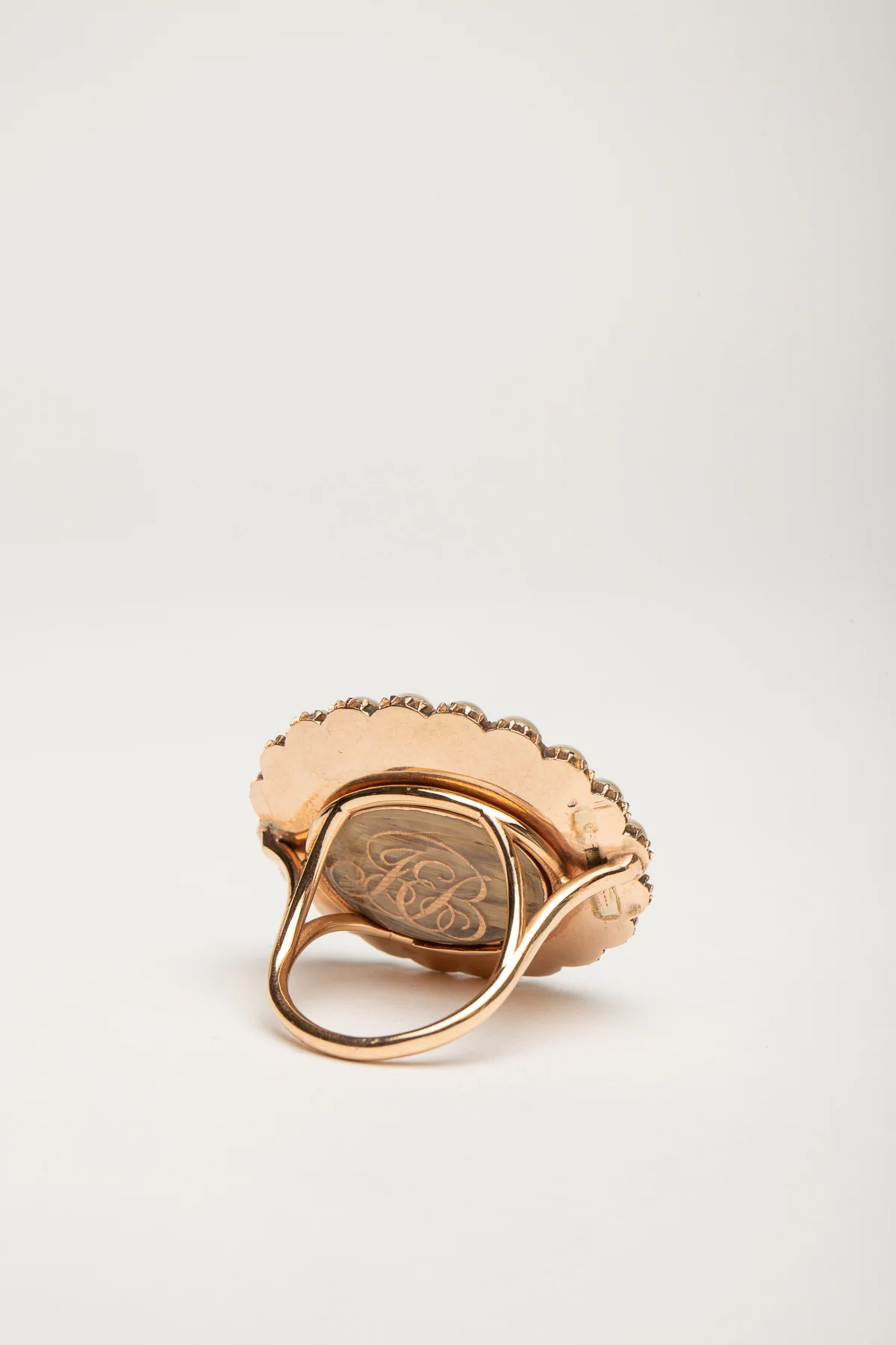 MAXFIELD PRIVATE COLLECTION | 1800'S PAINTED OVAL EYE PEARL RING - Image 4
