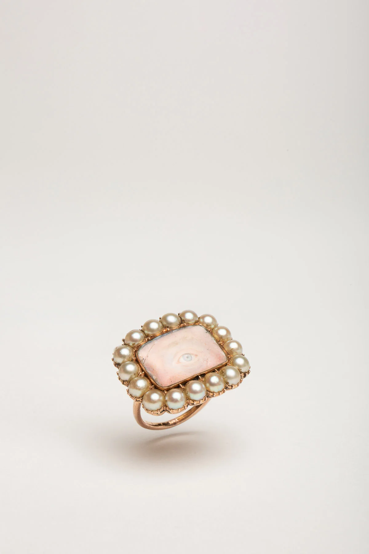 MAXFIELD PRIVATE COLLECTION | 1800'S PAINTED SQUARE EYE PEARL RING - Image 3