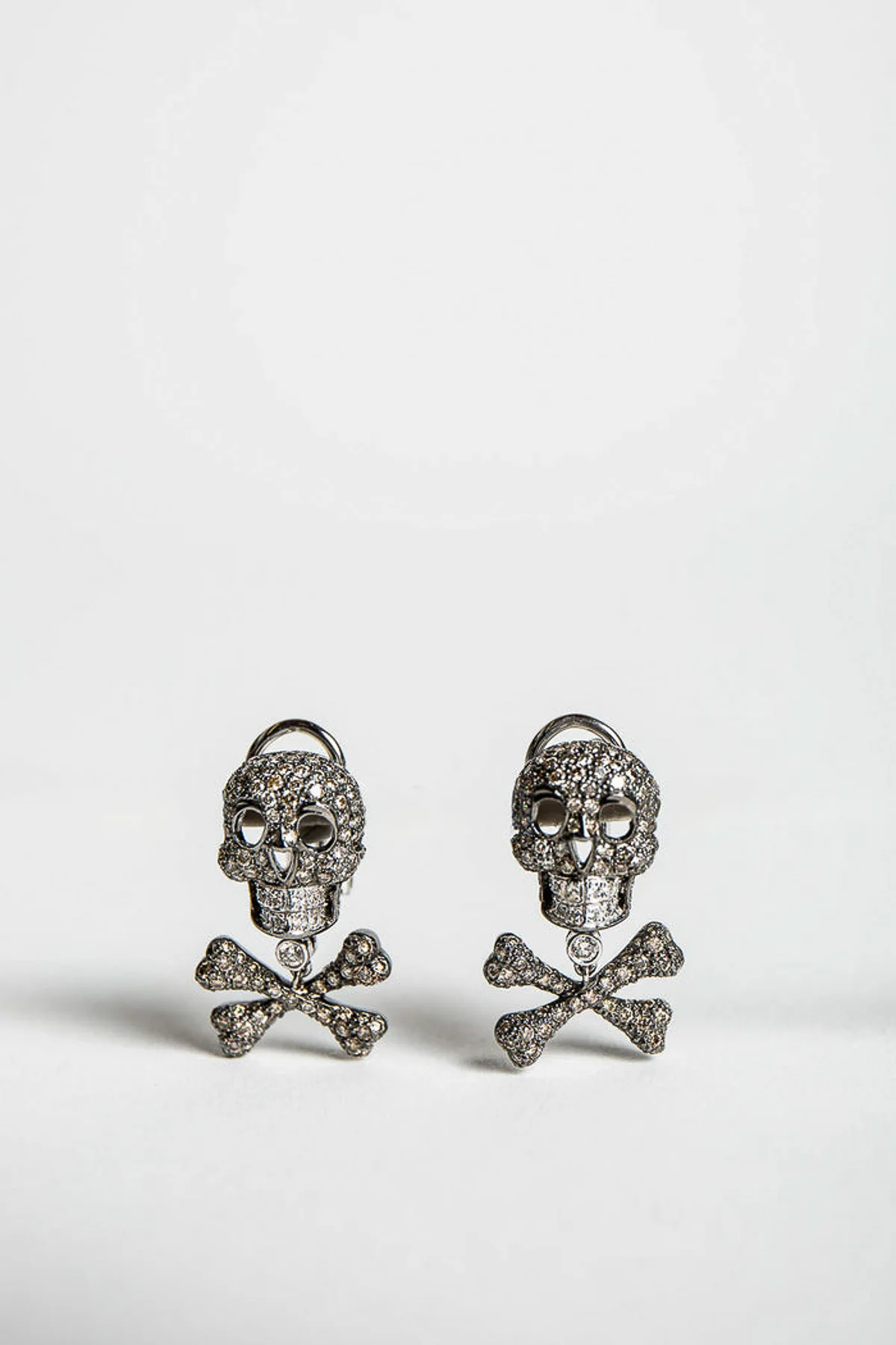 MAXFIELD PRIVATE COLLECTION | DIAMOND SKULLBONE EARRINGS