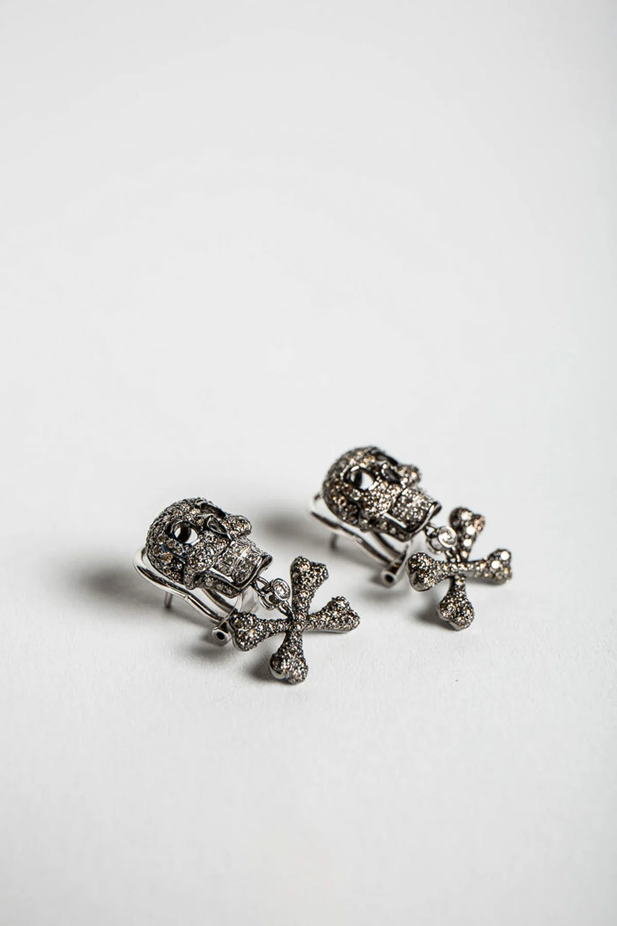 MAXFIELD PRIVATE COLLECTION | DIAMOND SKULLBONE EARRINGS - Image 2