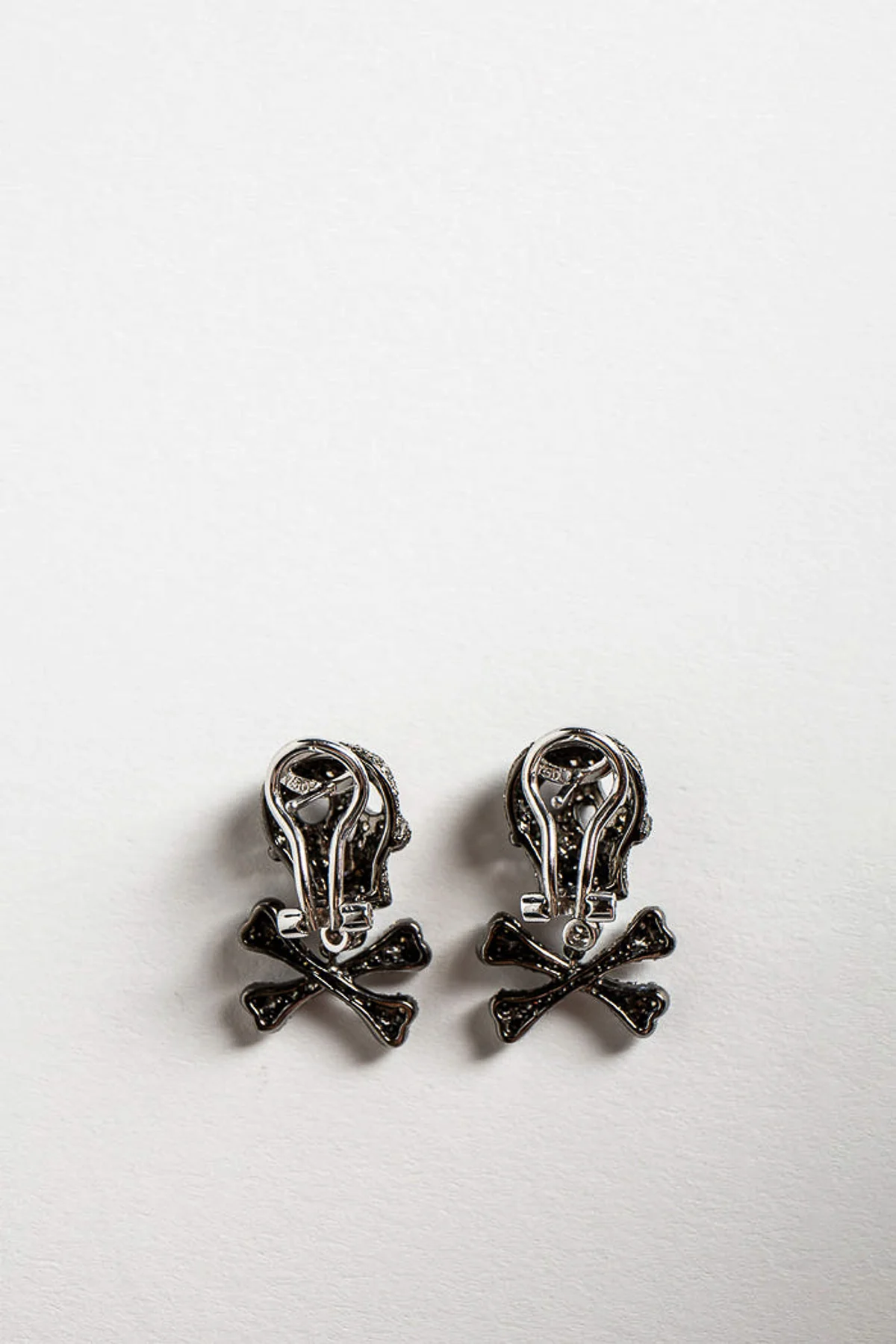 MAXFIELD PRIVATE COLLECTION | DIAMOND SKULLBONE EARRINGS - Image 3