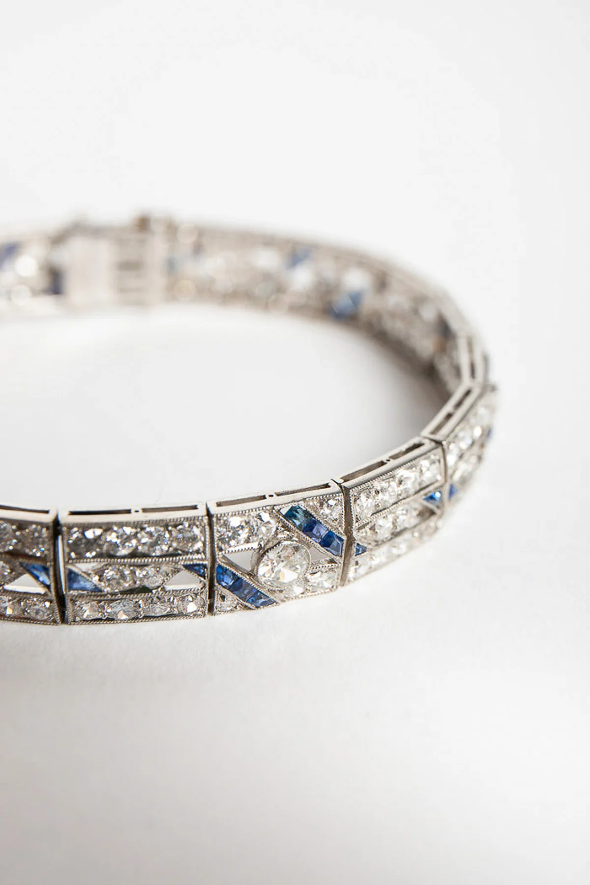 MAXFIELD PRIVATE COLLECTION | 1930'S SAPPHIRE & DIAMOND BRACELET - Image 3