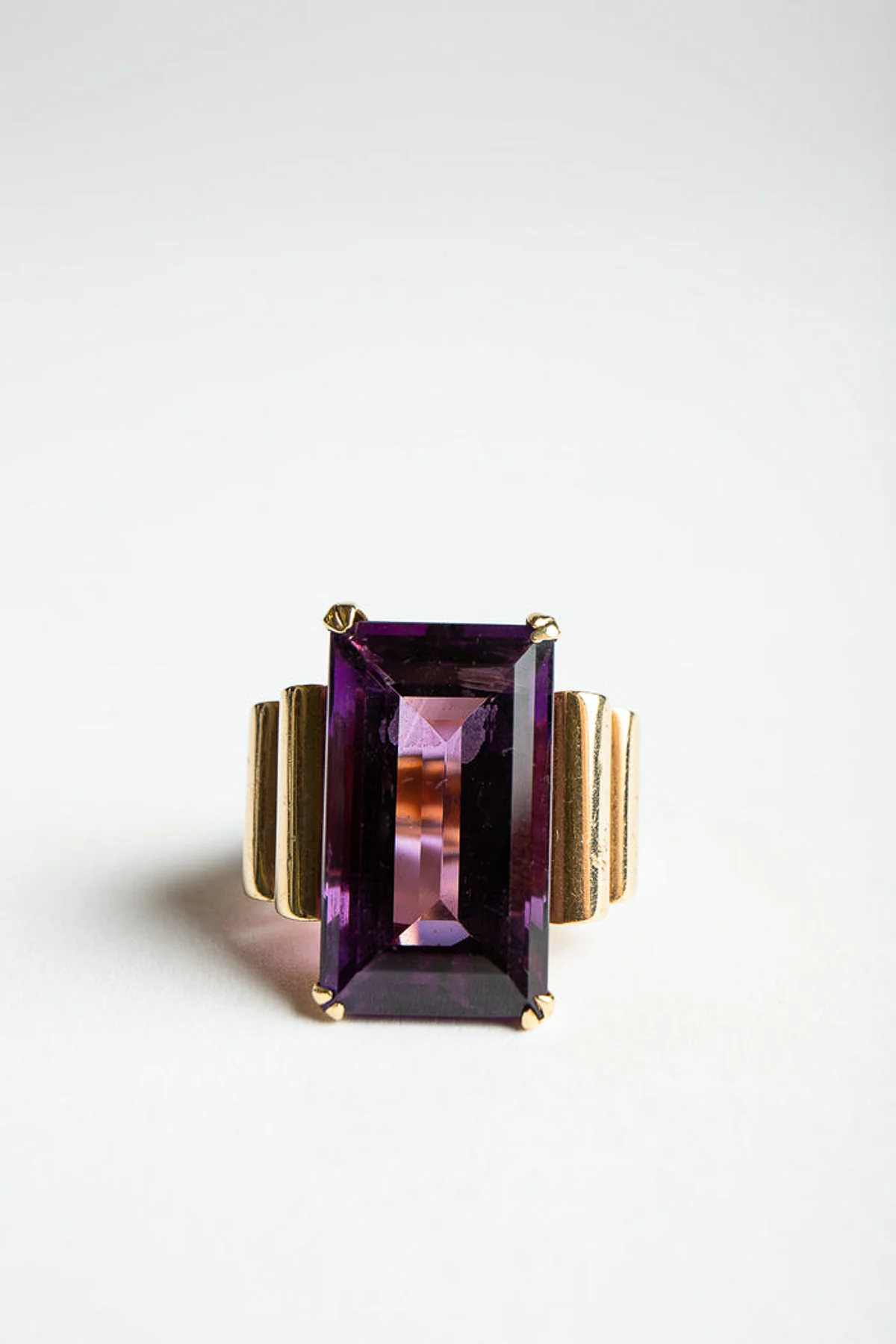 MAXFIELD PRIVATE COLLECTION | 1940'S AMETHYST RING - Image 3