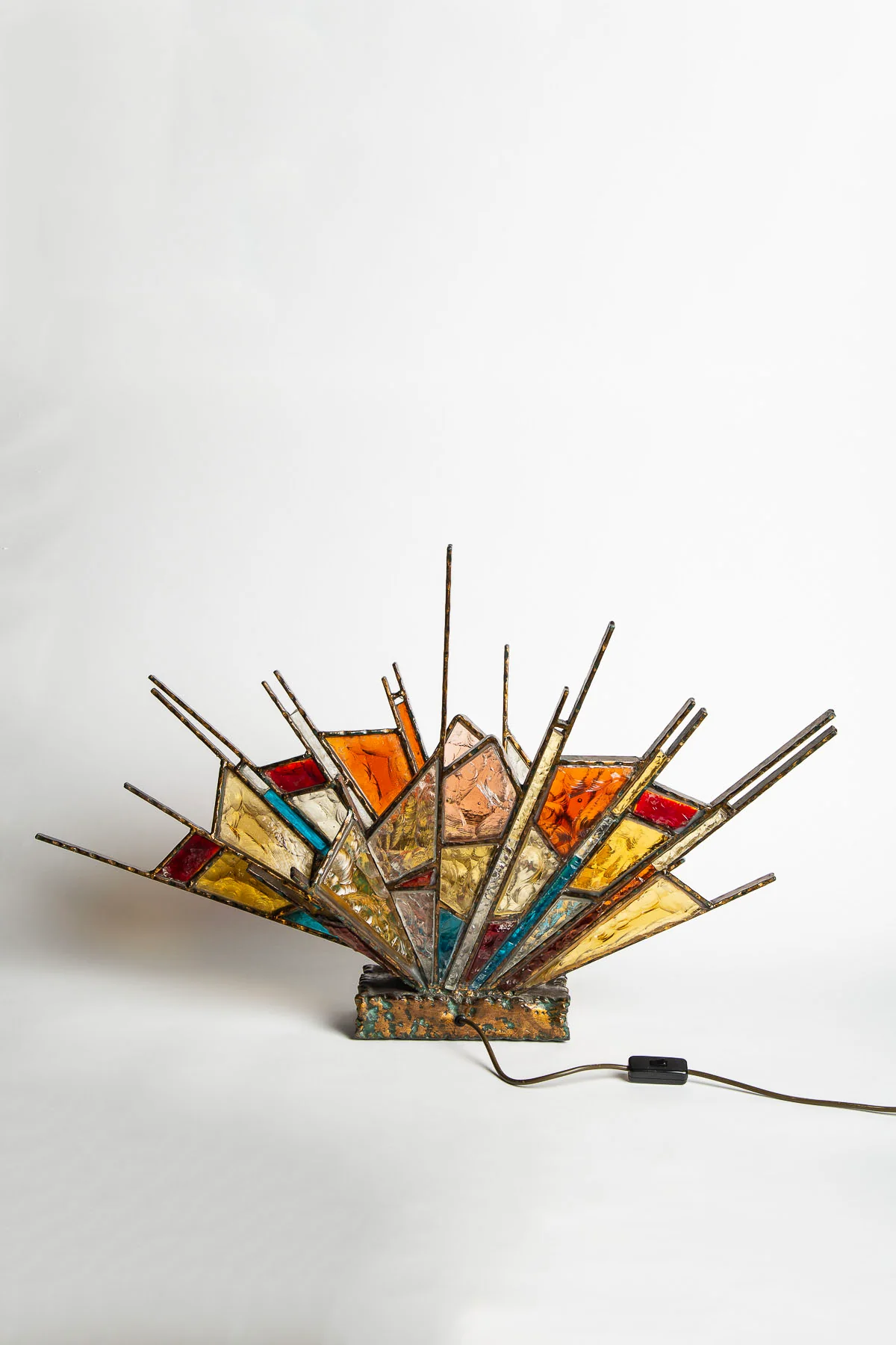 MAXFIELD PRIVATE COLLECTION | 1960S BRUTALIST POLIARTE TABLE LAMP - Image 3