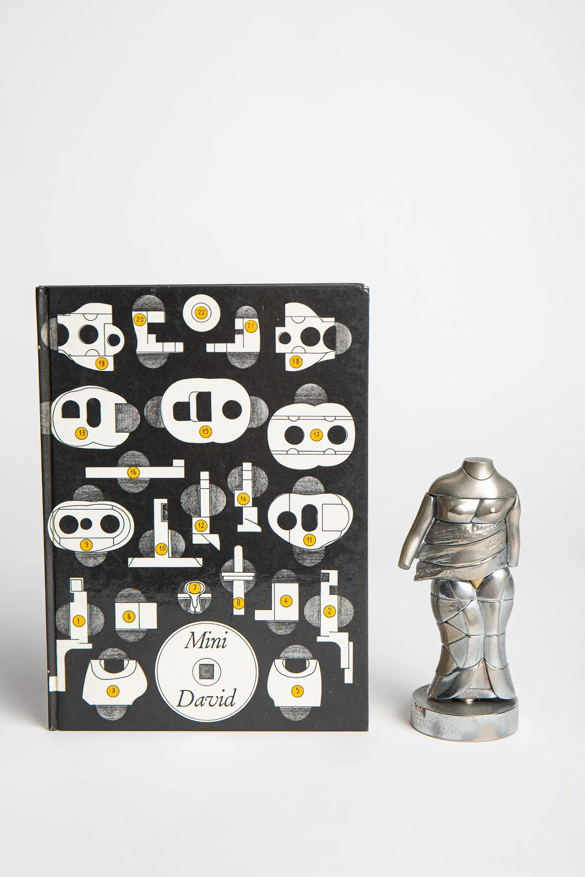 MAXFIELD PRIVATE COLLECTION | 1968 MINI CARIATIDE STATUE - Image 4