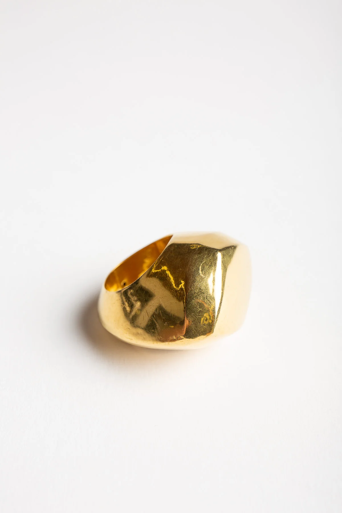 MAXFIELD PRIVATE COLLECTION | 1970'S MODERNIST 18K RING - Image 3