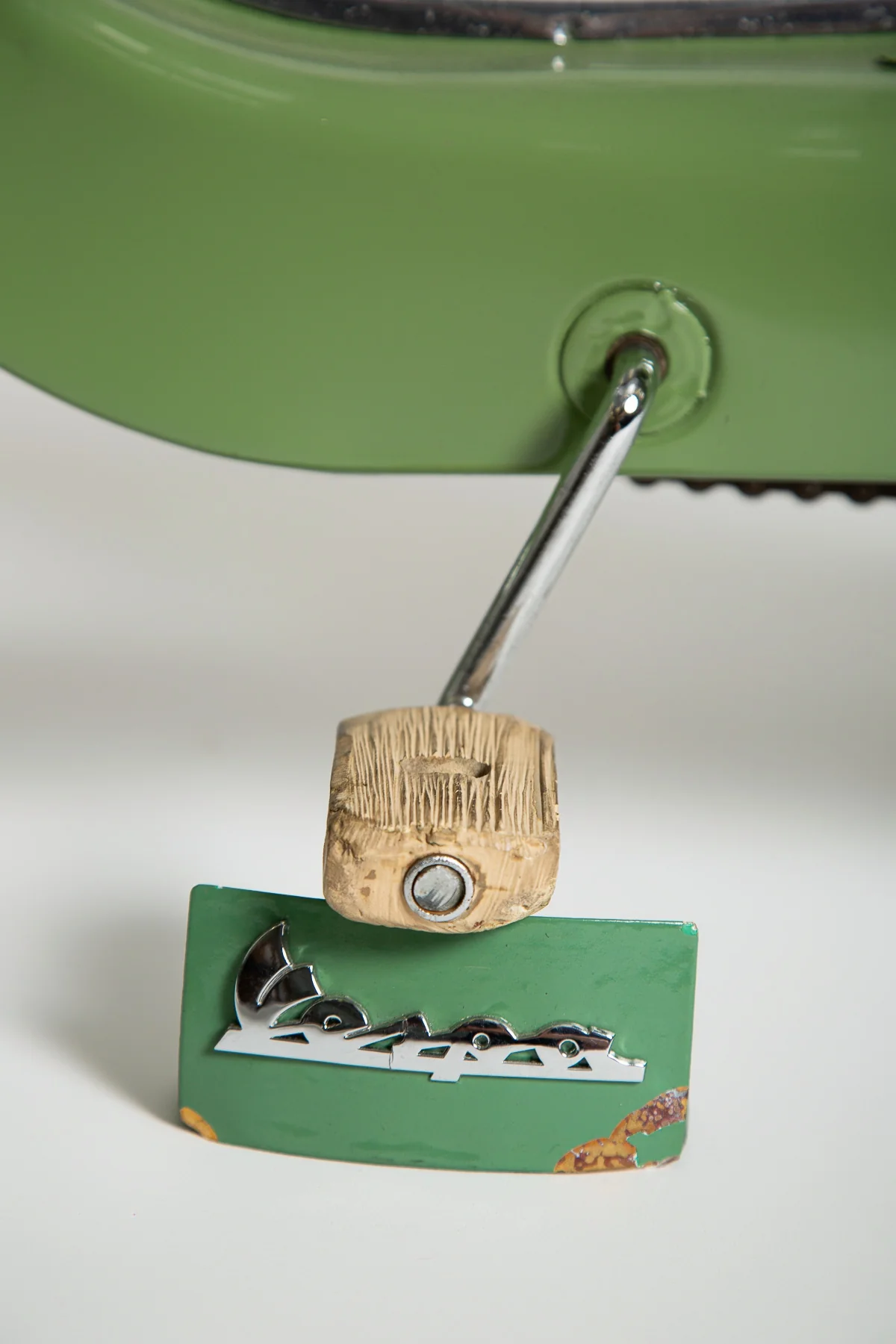 MAXFIELD PRIVATE COLLECTION | 1950'S CHILD SIZE VESPA SCOOTER - Image 6