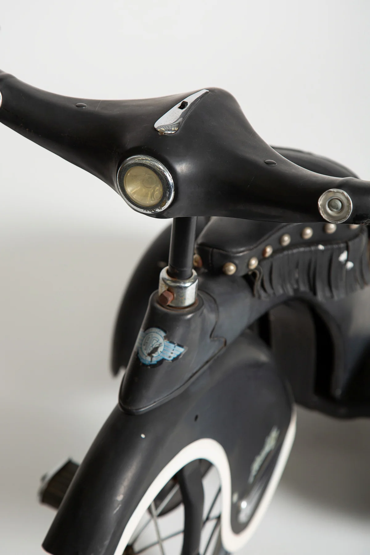 MAXFIELD PRIVATE COLLECTION | 1960'S AIRFLOW ROAD HOG TRICYCLE - Image 3
