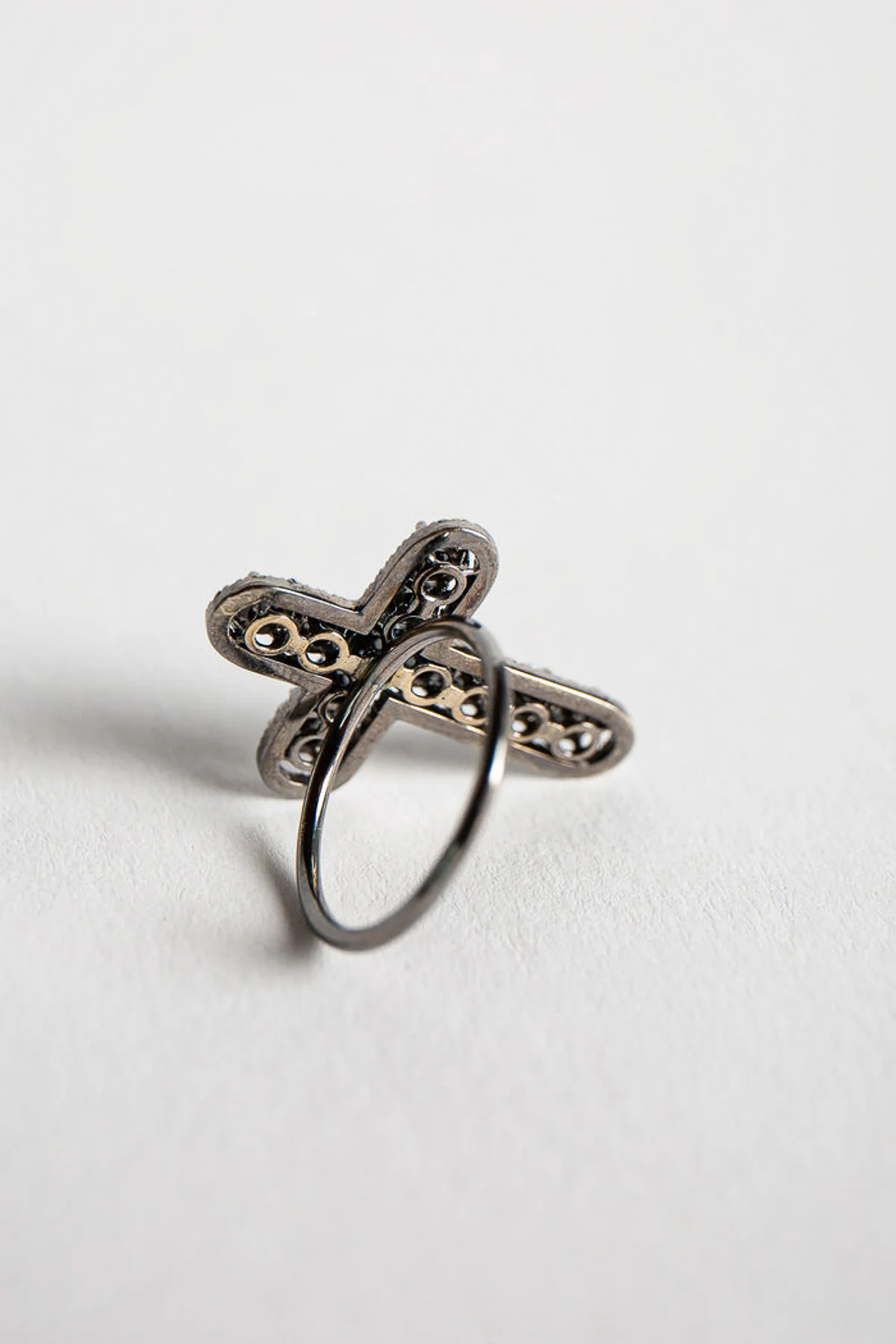 MAXFIELD PRIVATE COLLECTION | BLACK DIAMOND CROSS RING - Image 4