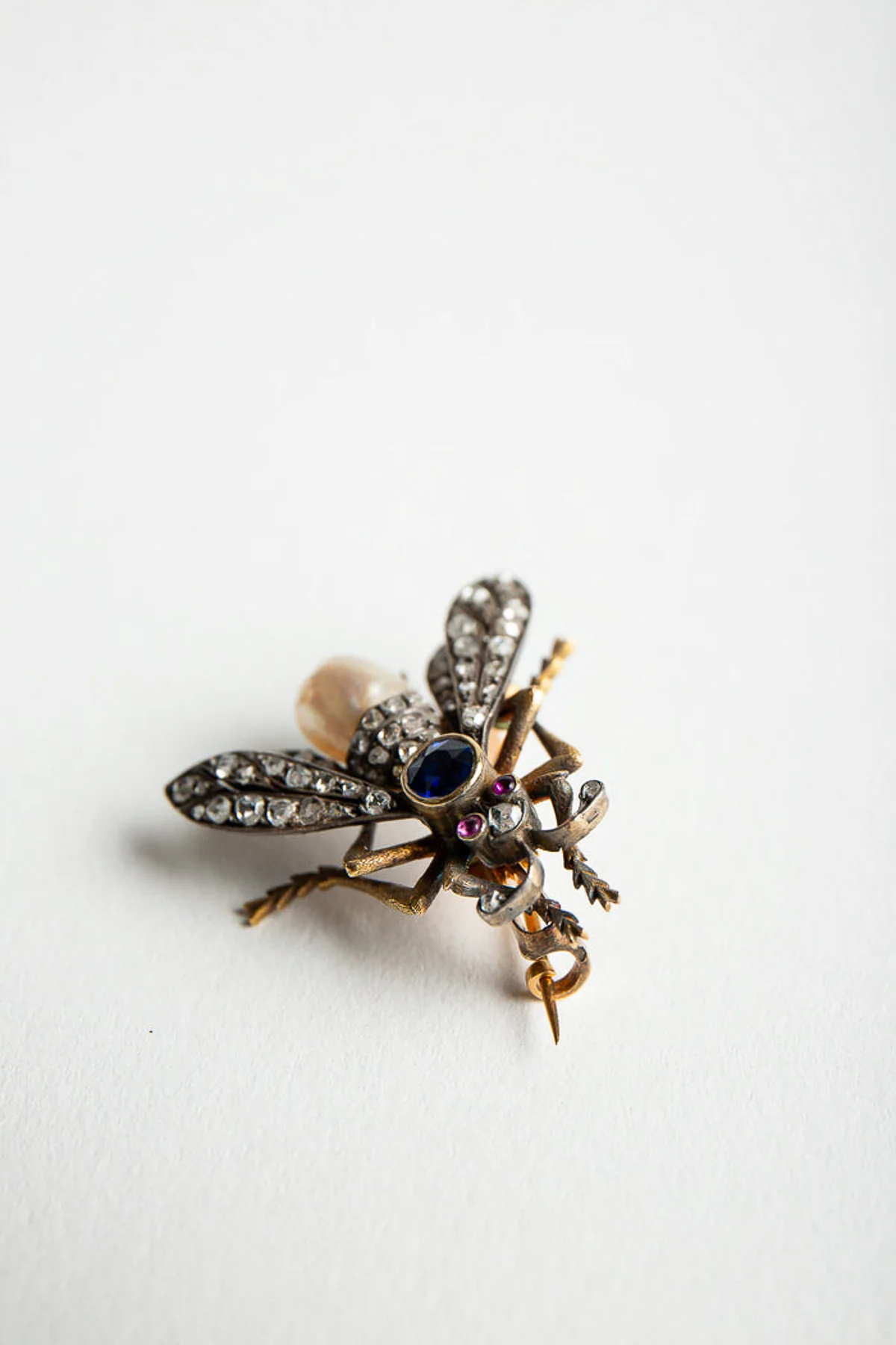MAXFIELD PRIVATE COLLECTION | VINTAGE PEARL DIAMOND FLY BROOCH - Image 3