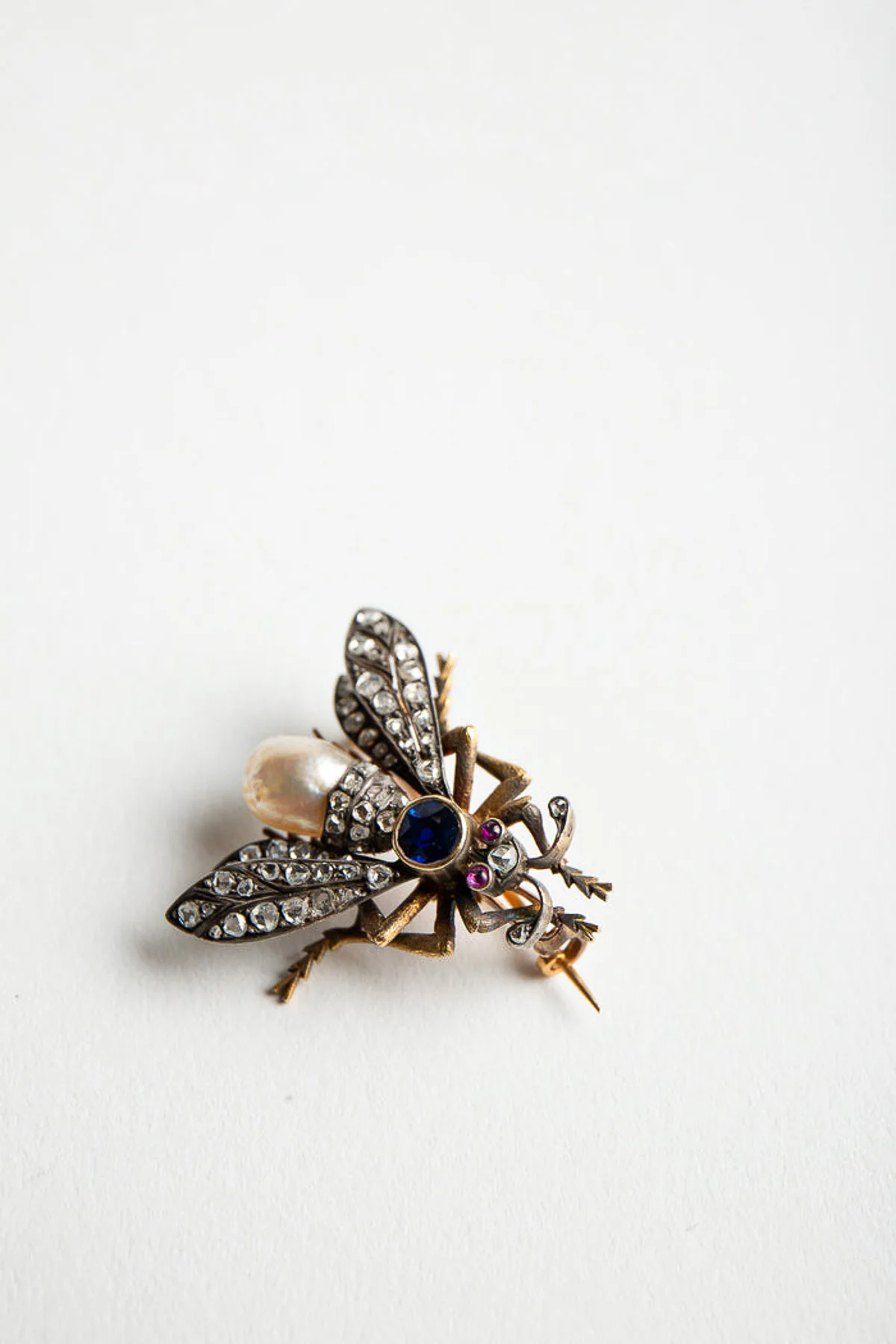 MAXFIELD PRIVATE COLLECTION | VINTAGE PEARL DIAMOND FLY BROOCH - Image 5