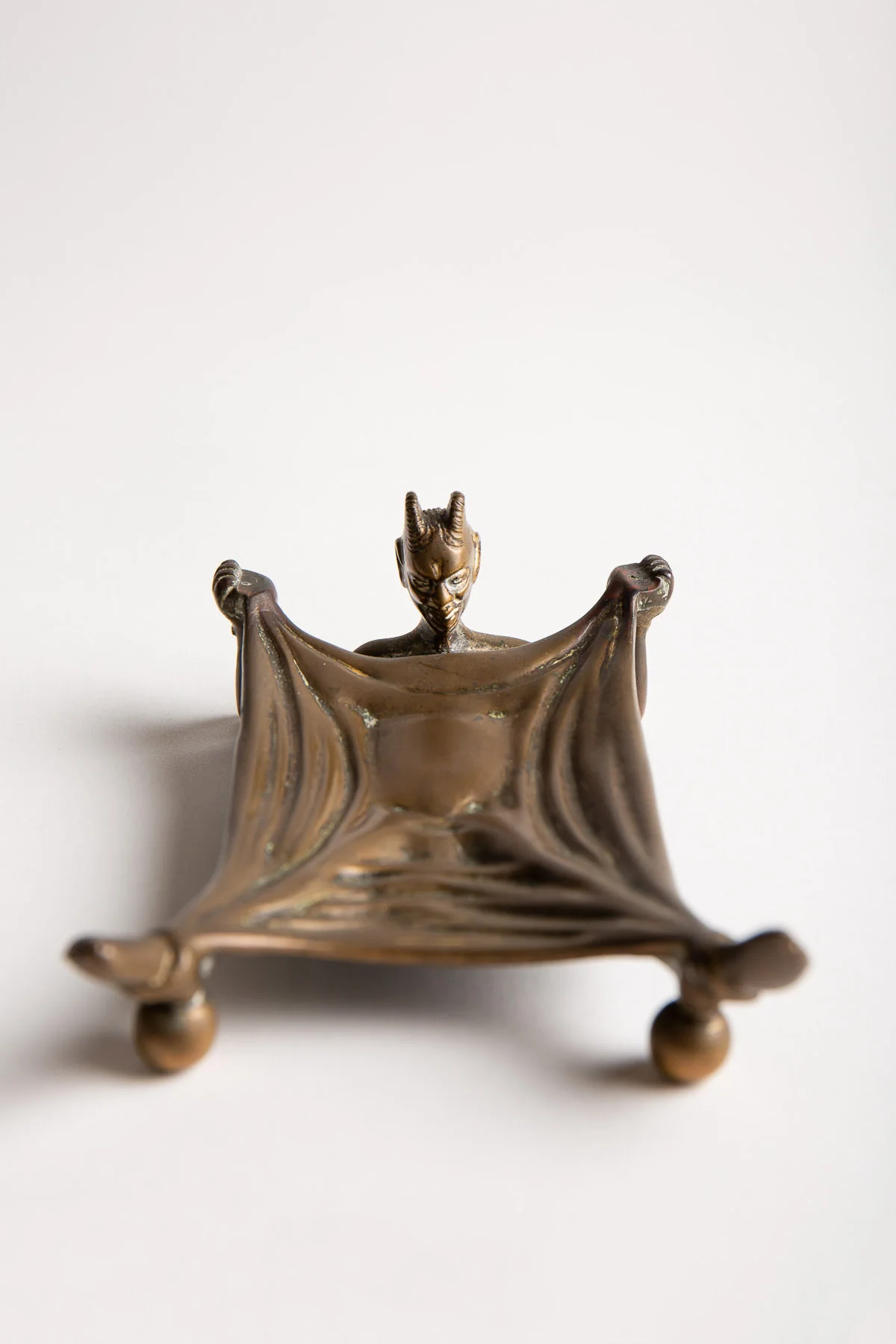MAXFIELD PRIVATE COLLECTION | VINTAGE 1920'S DEVIL CARDHOLDER/ASHTRAY - Image 2