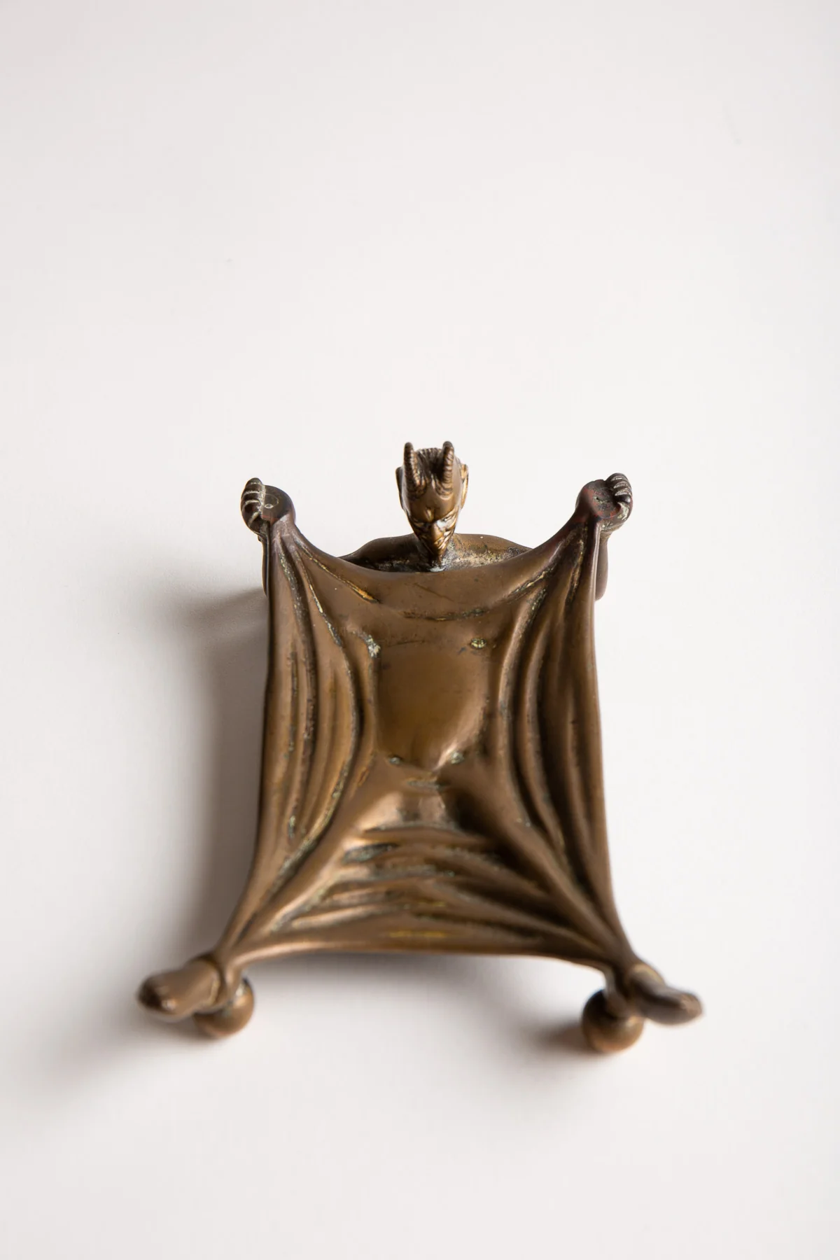 MAXFIELD PRIVATE COLLECTION | VINTAGE 1920'S DEVIL CARDHOLDER/ASHTRAY - Image 3