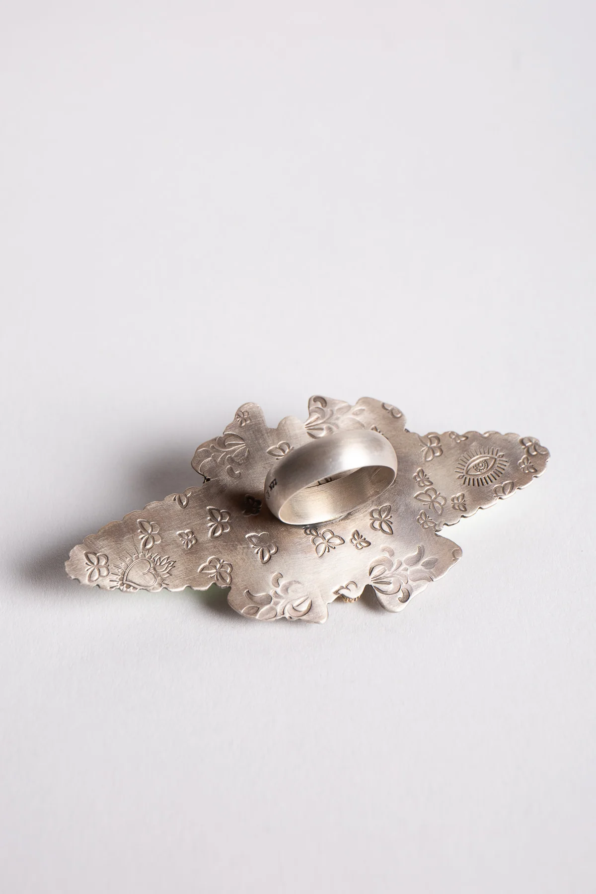 MELINDA RISK | BUTTERFLY & BEE KNUCKLE RING - Image 5