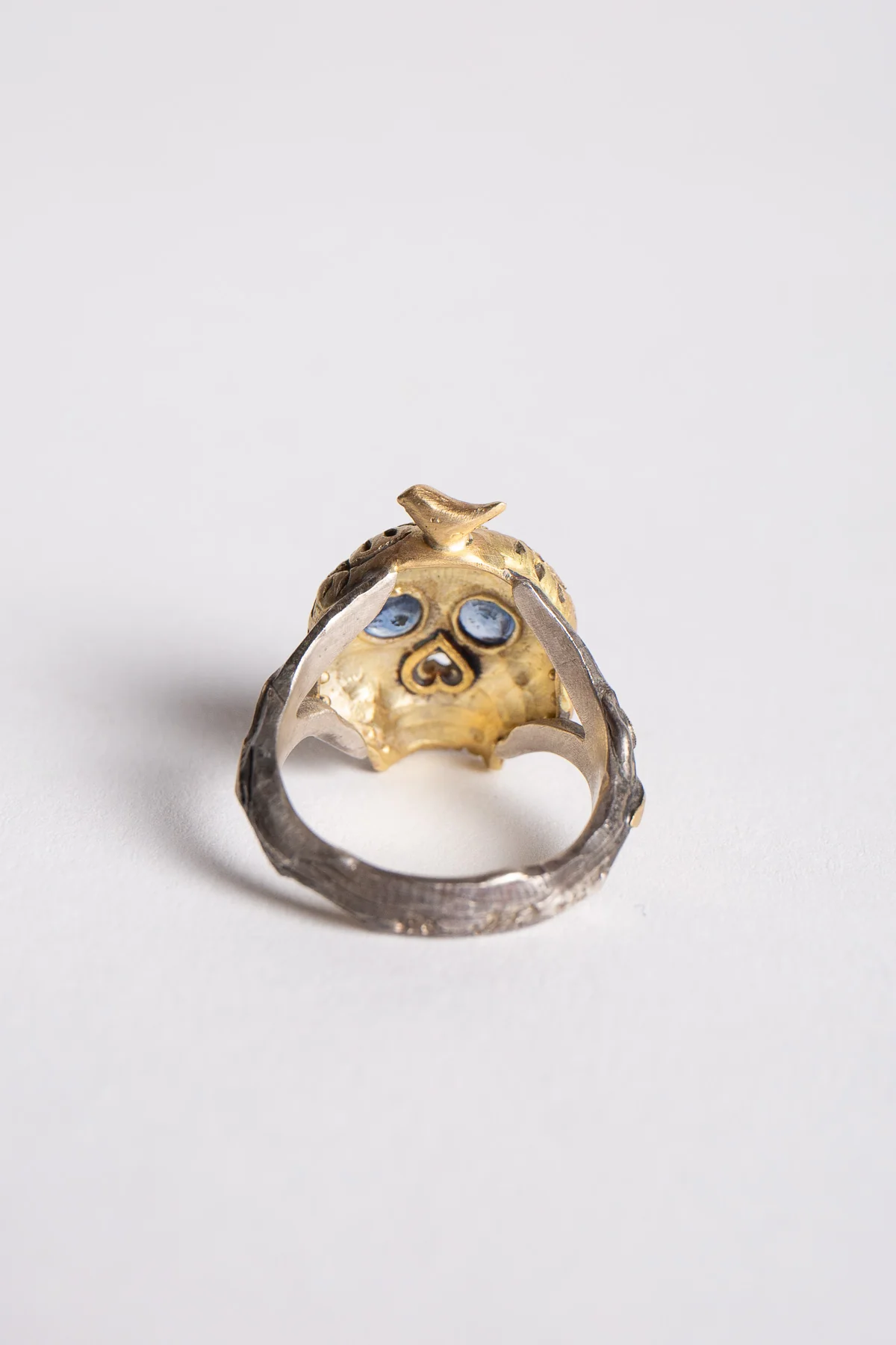 MELINDA RISK | EMBROIDERED SKULL DIAMOND & SAPPHIRE RING - Image 3