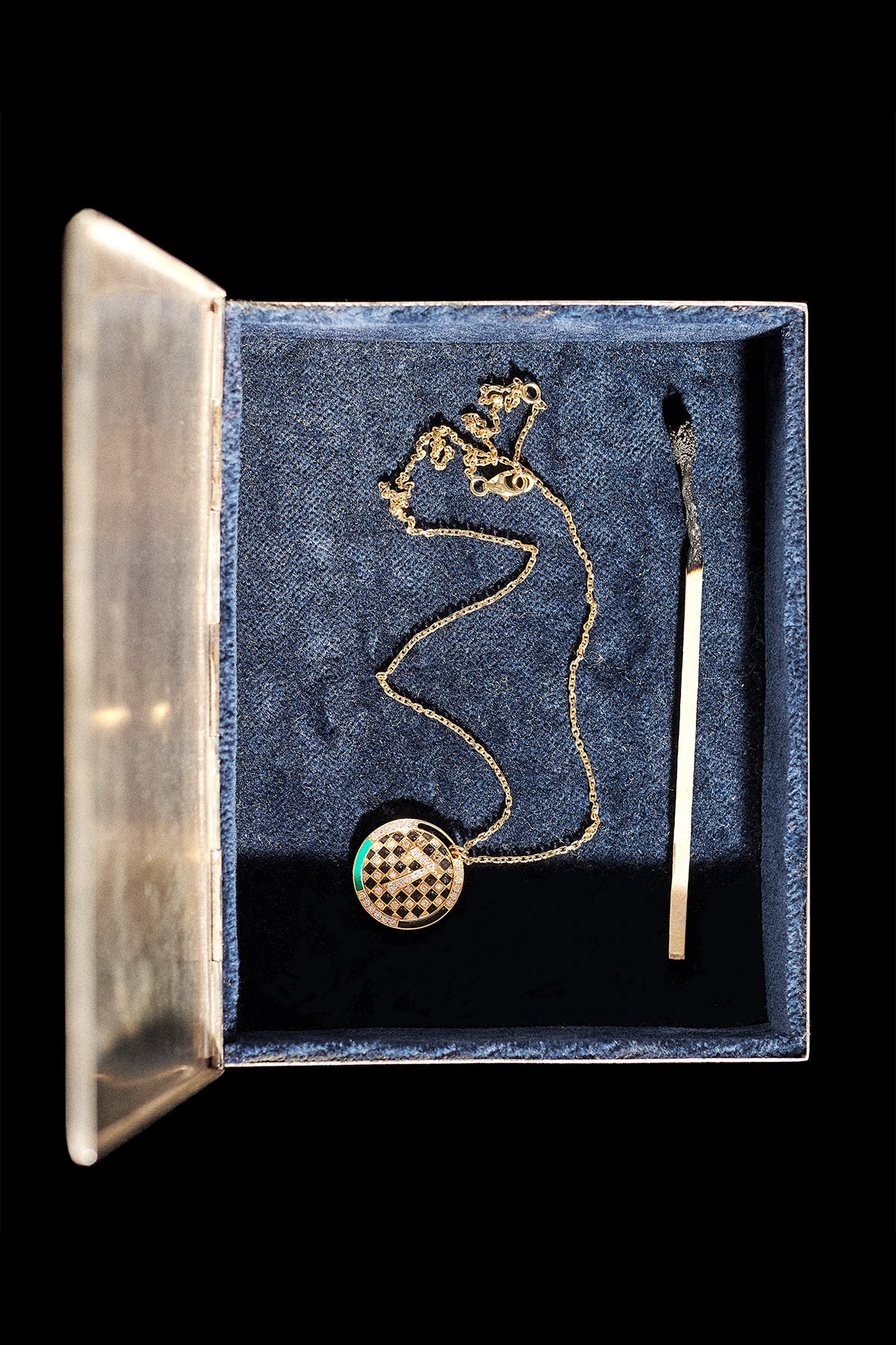 MYSTERYJOY | MEDAL CHESS NECKLACE - Image 3