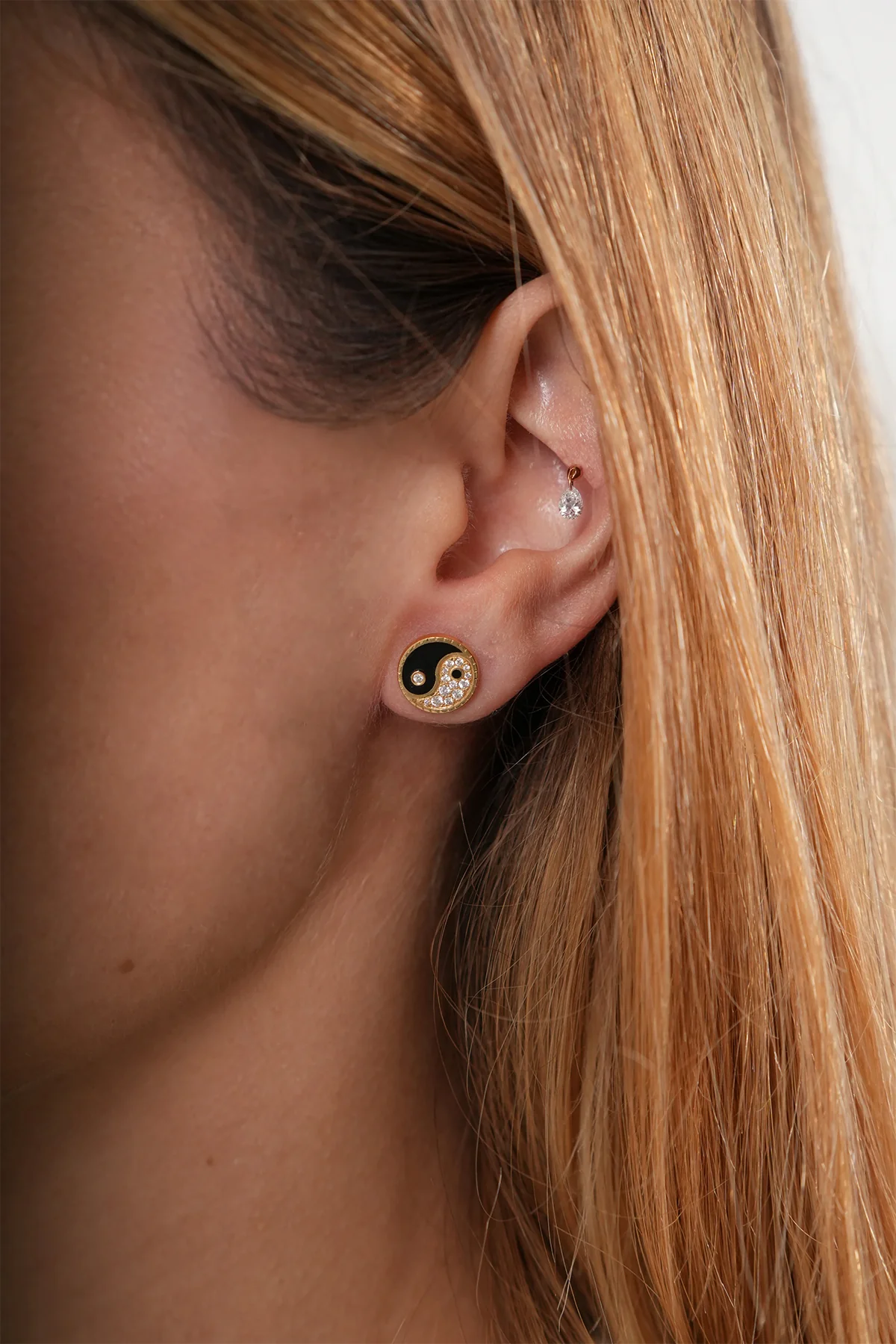 MYSTERYJOY | YIN YANG MONO EARRINGS, SET OF TWO - Image 3