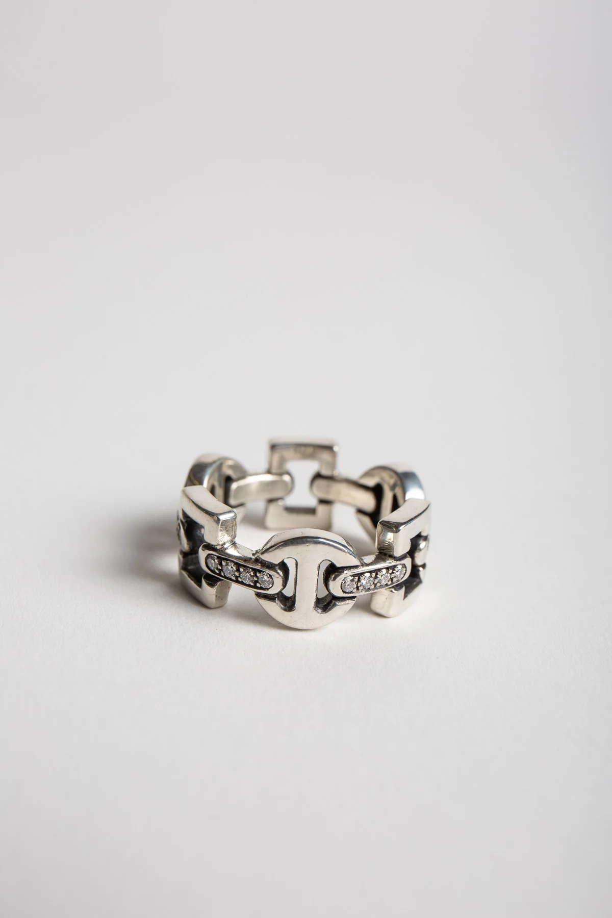 NAHMIAS | STERLING SILVER DIAMOND CLASSIC TRI-LINK RING - Image 4
