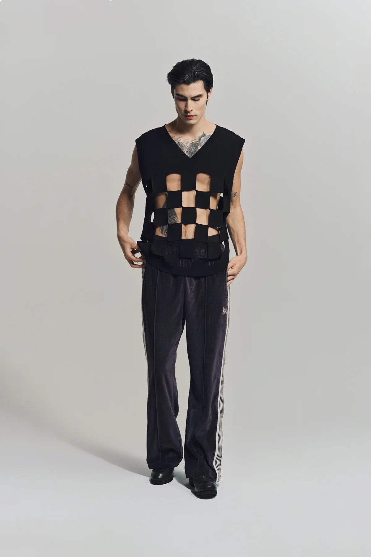 NOMARHYTHM TEXTILE | CUT-OUT CHECKER KNIT VEST