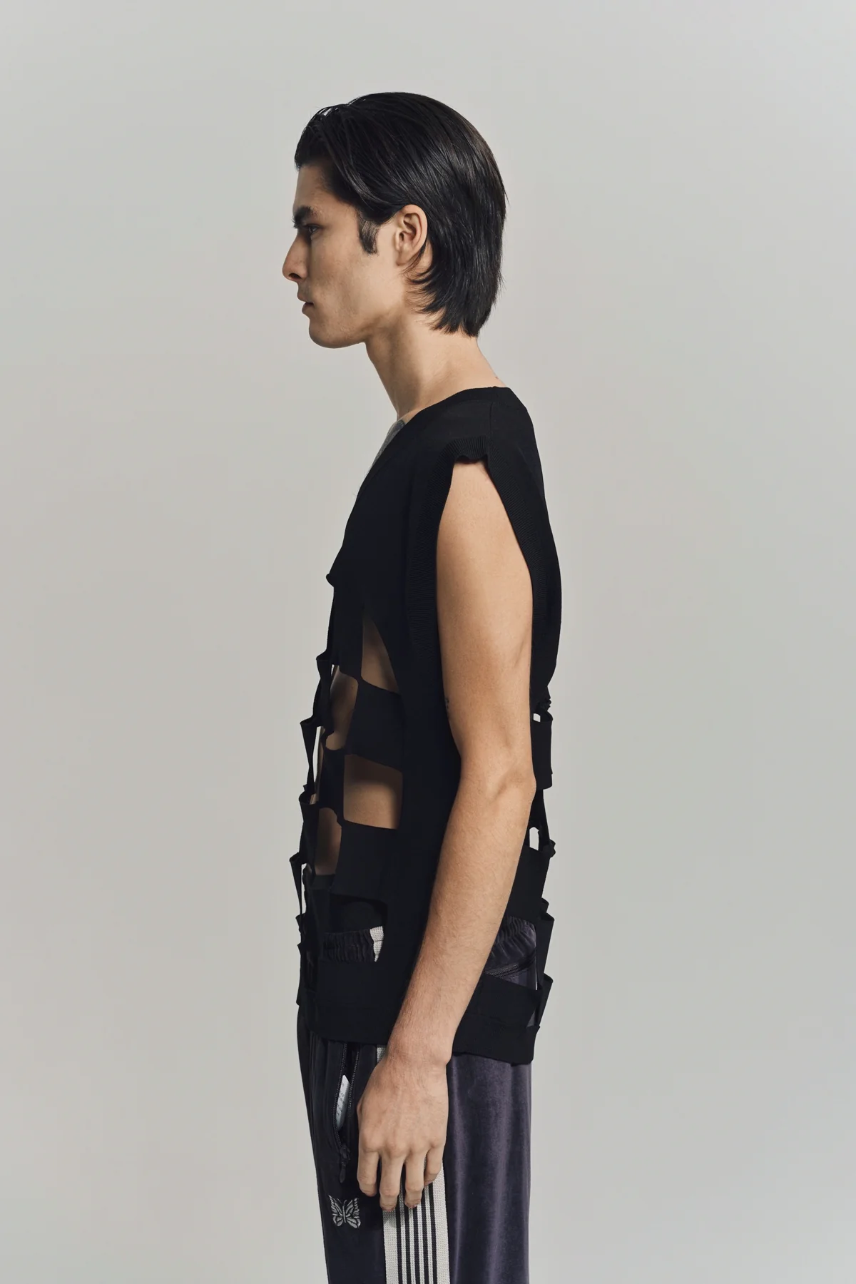NOMARHYTHM TEXTILE | CUT-OUT CHECKER KNIT VEST - Image 3