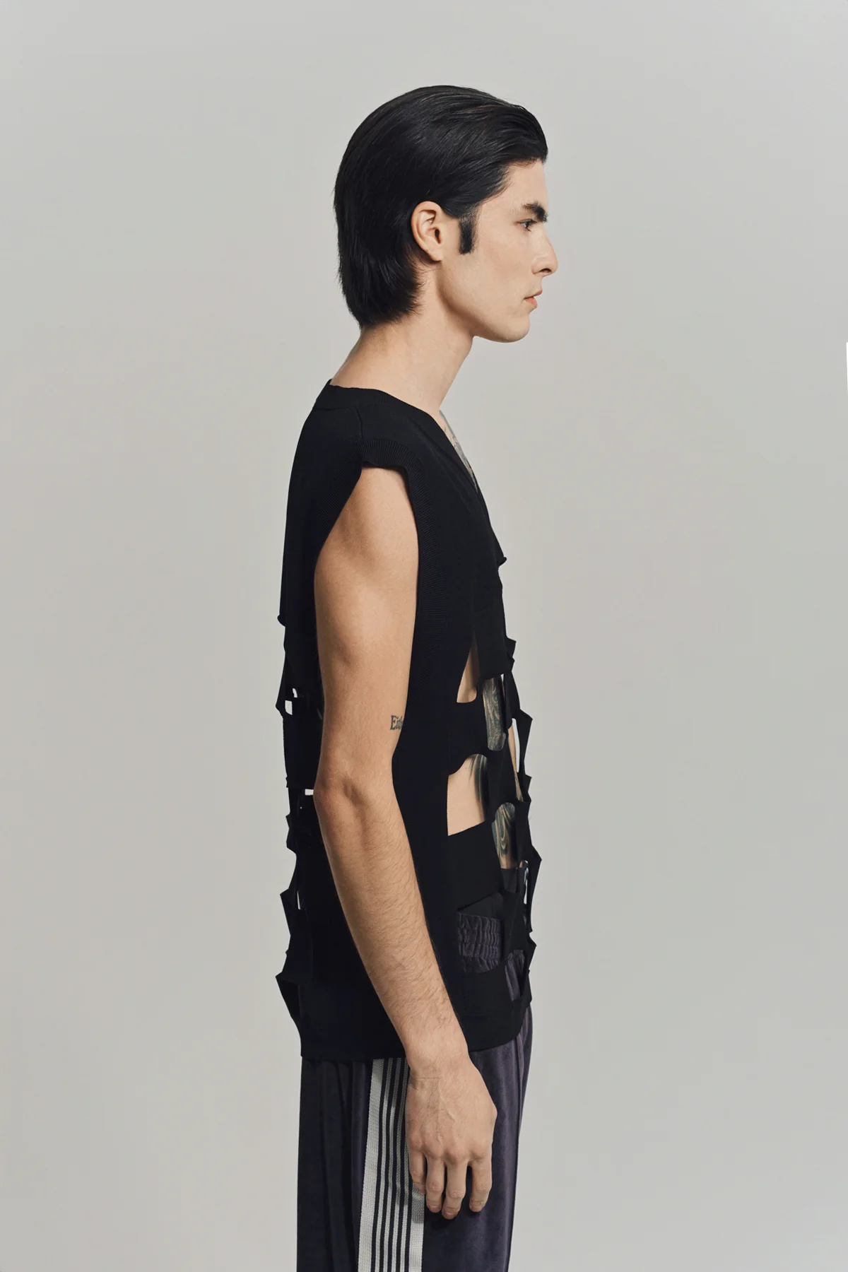 NOMARHYTHM TEXTILE | CUT-OUT CHECKER KNIT VEST - Image 5