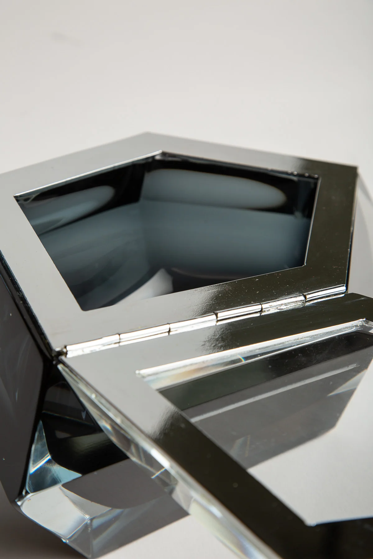 MAXFIELD PRIVATE COLLECTION | PURHO MURANO BLACK GLASS BOX - Image 5