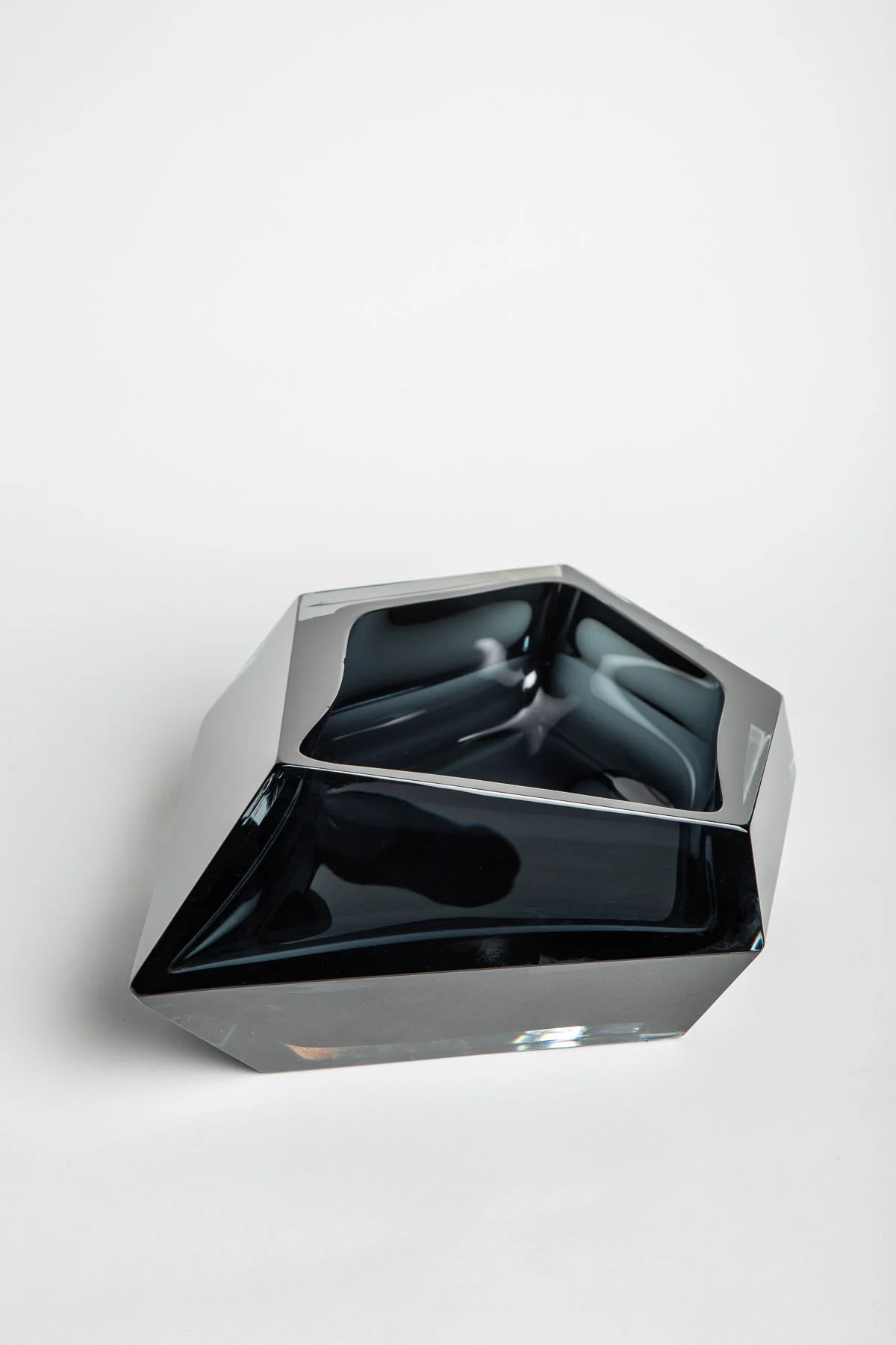 MAXFIELD PRIVATE COLLECTION | LARGE PURHO MURANO BLACK GLASS BOWL - Image 4