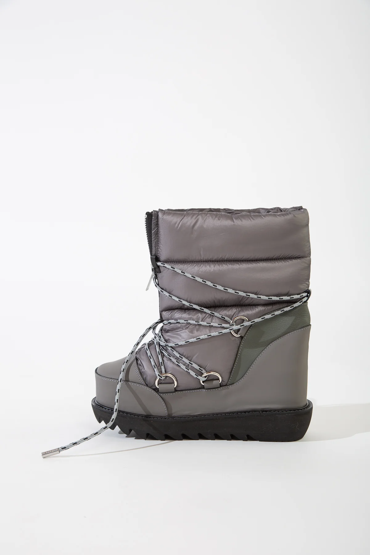 SACAI | QUILTED SNOW BOOTS - Image 2