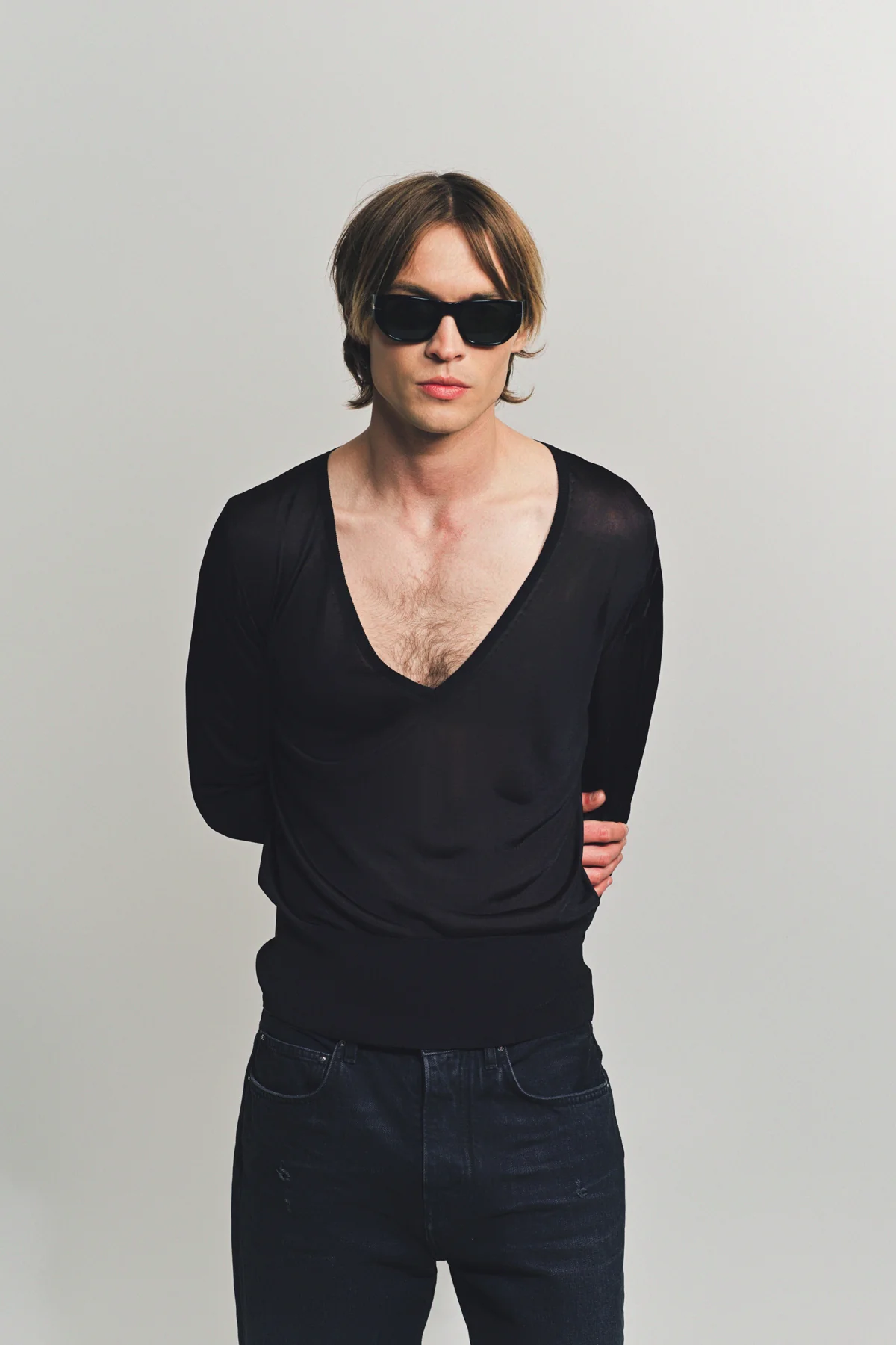 SAPIO | NO. 21 V-STRIPE SWEATER - Image 2