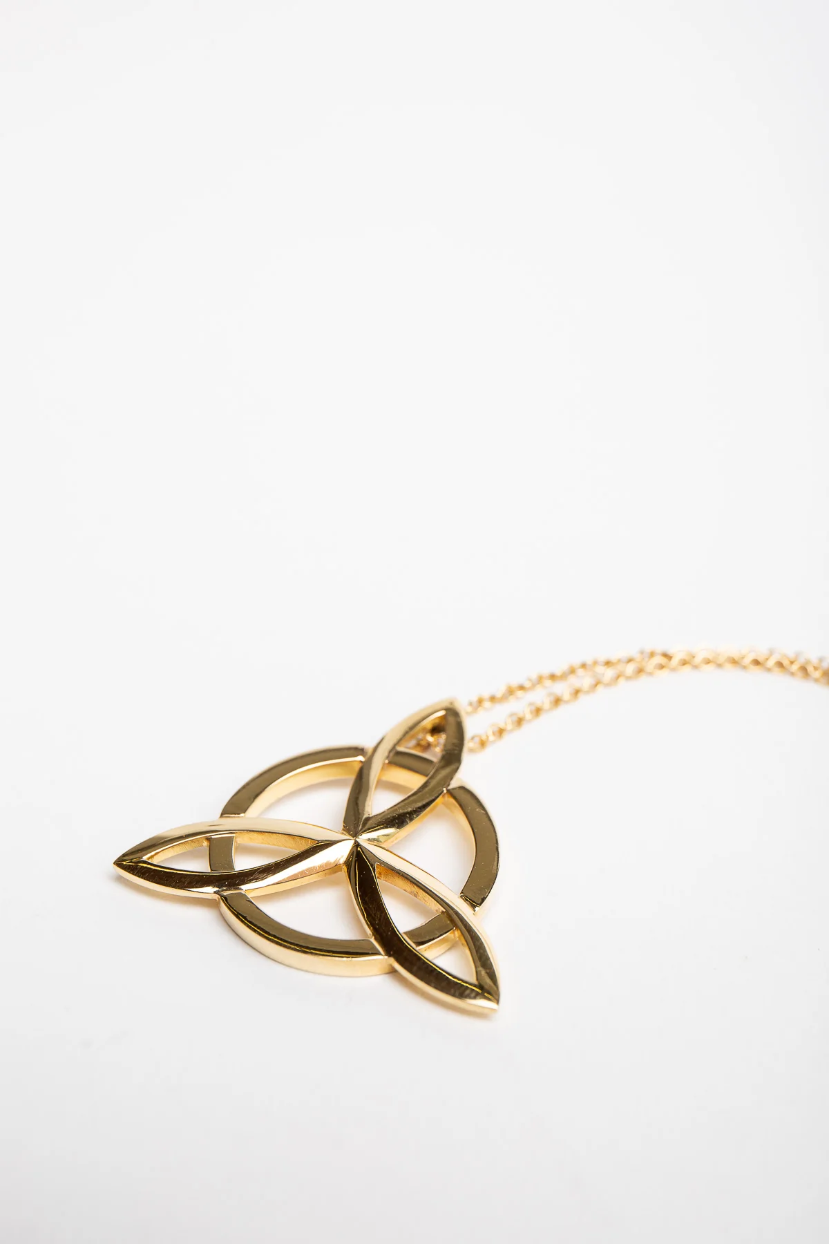 SARAH JANE WILDE | BLACK STAR GOLD NECKLACE - Image 3