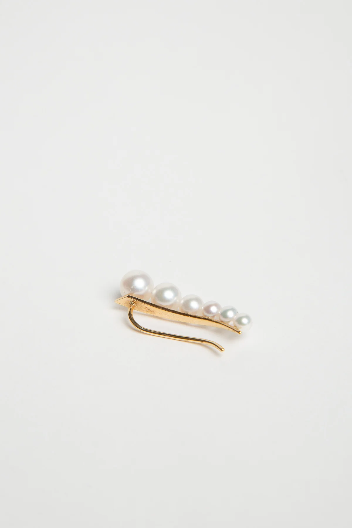 SOPHIE BILLE BRAHE | CROISSANT DE PEARL EAR CLIMBER - Image 4