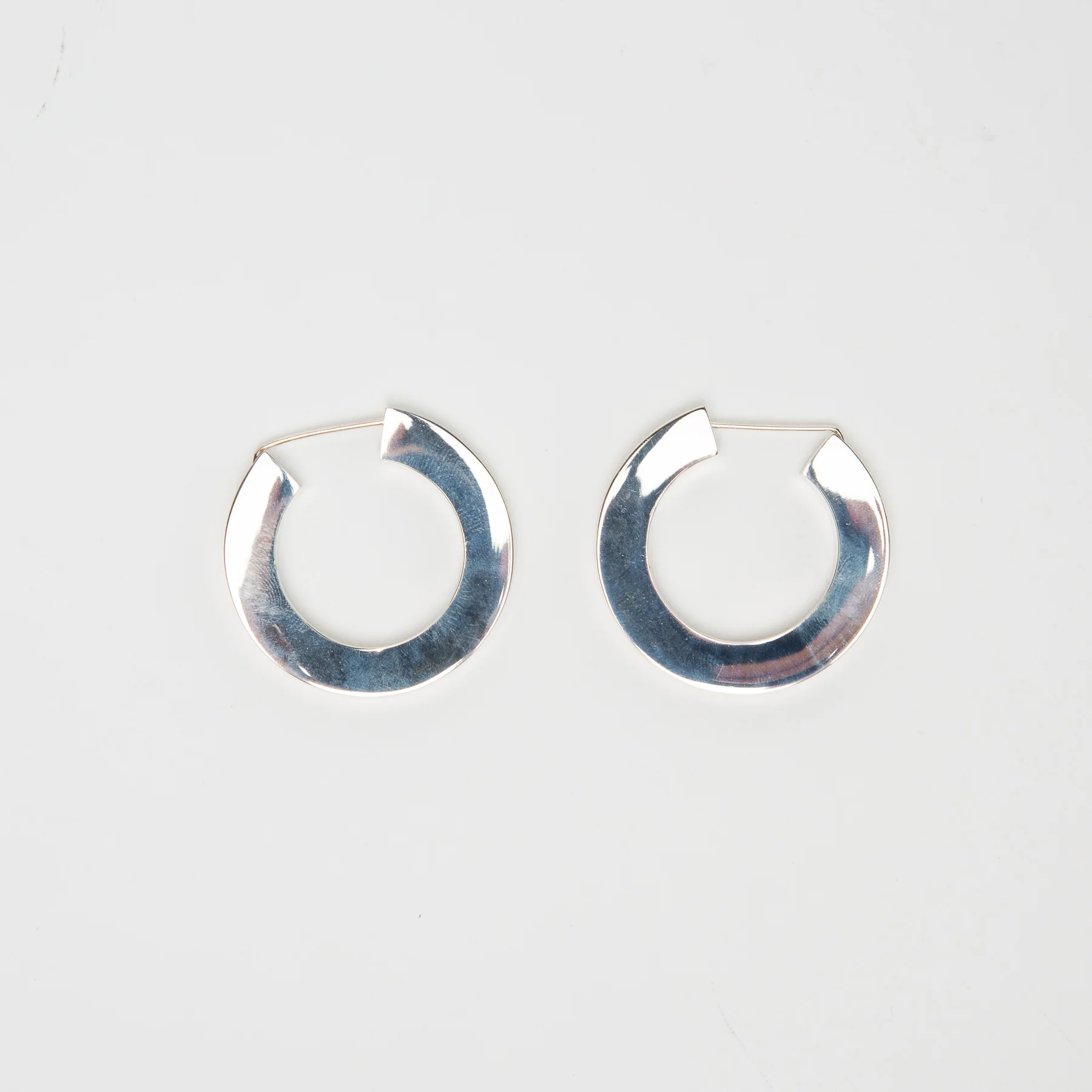 SOPHIE BUHAI | MEDIUM FLAT HOOP EARRINGS - Image 4