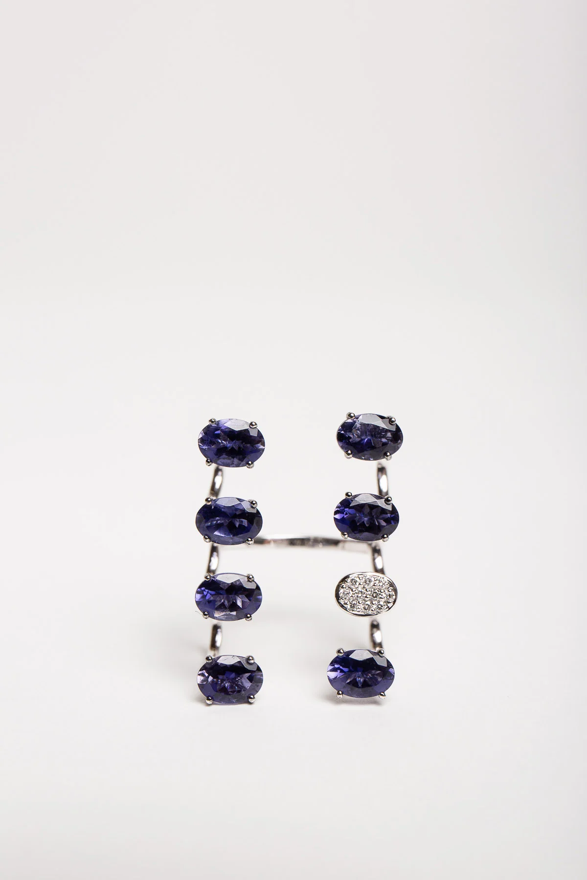 STEFERE | 18K WHITE GOLD 10 DIAMOND LOLITE RING