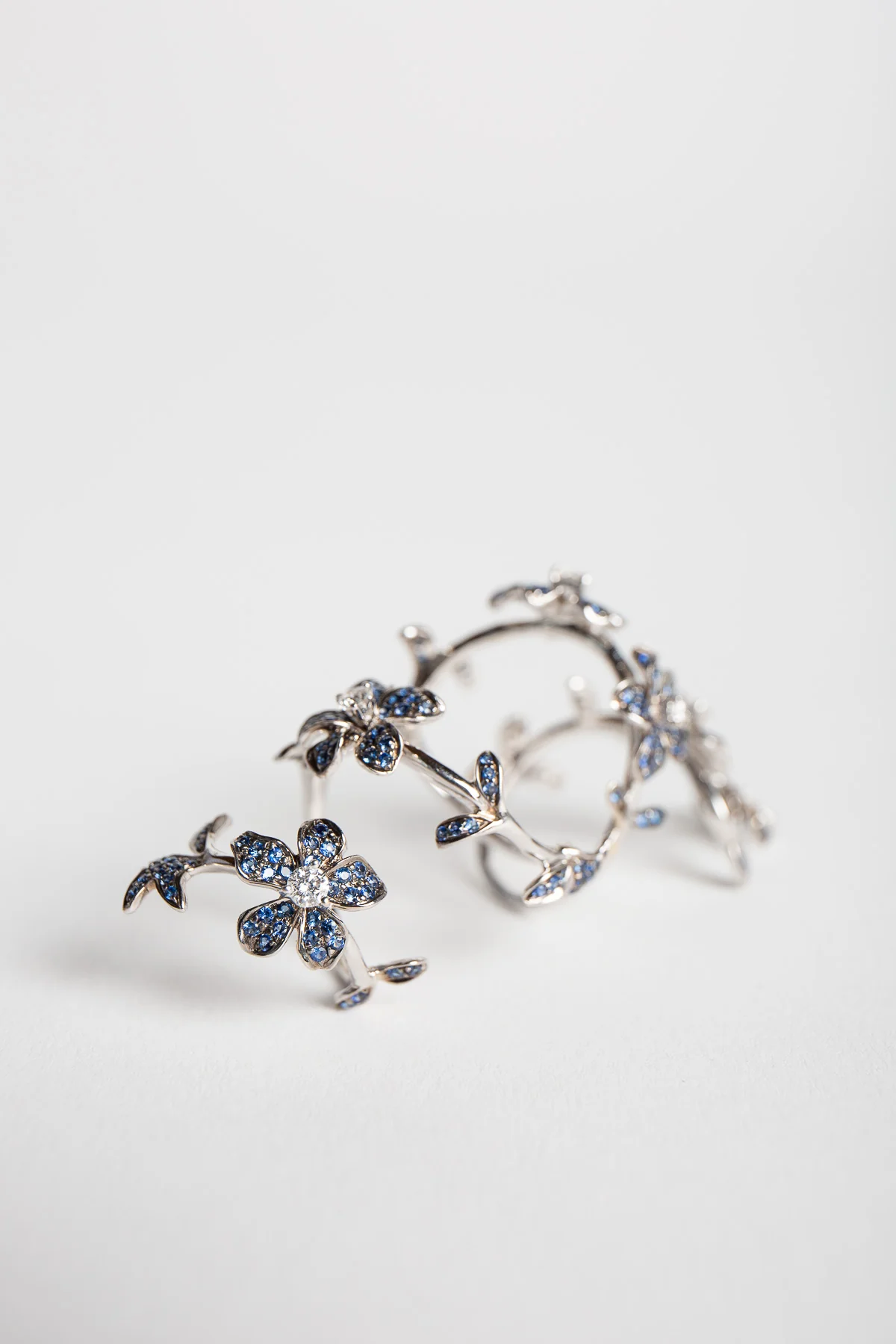 STEFERE | WHITE GOLD & BLUE SAPPHIRE RING - Image 3