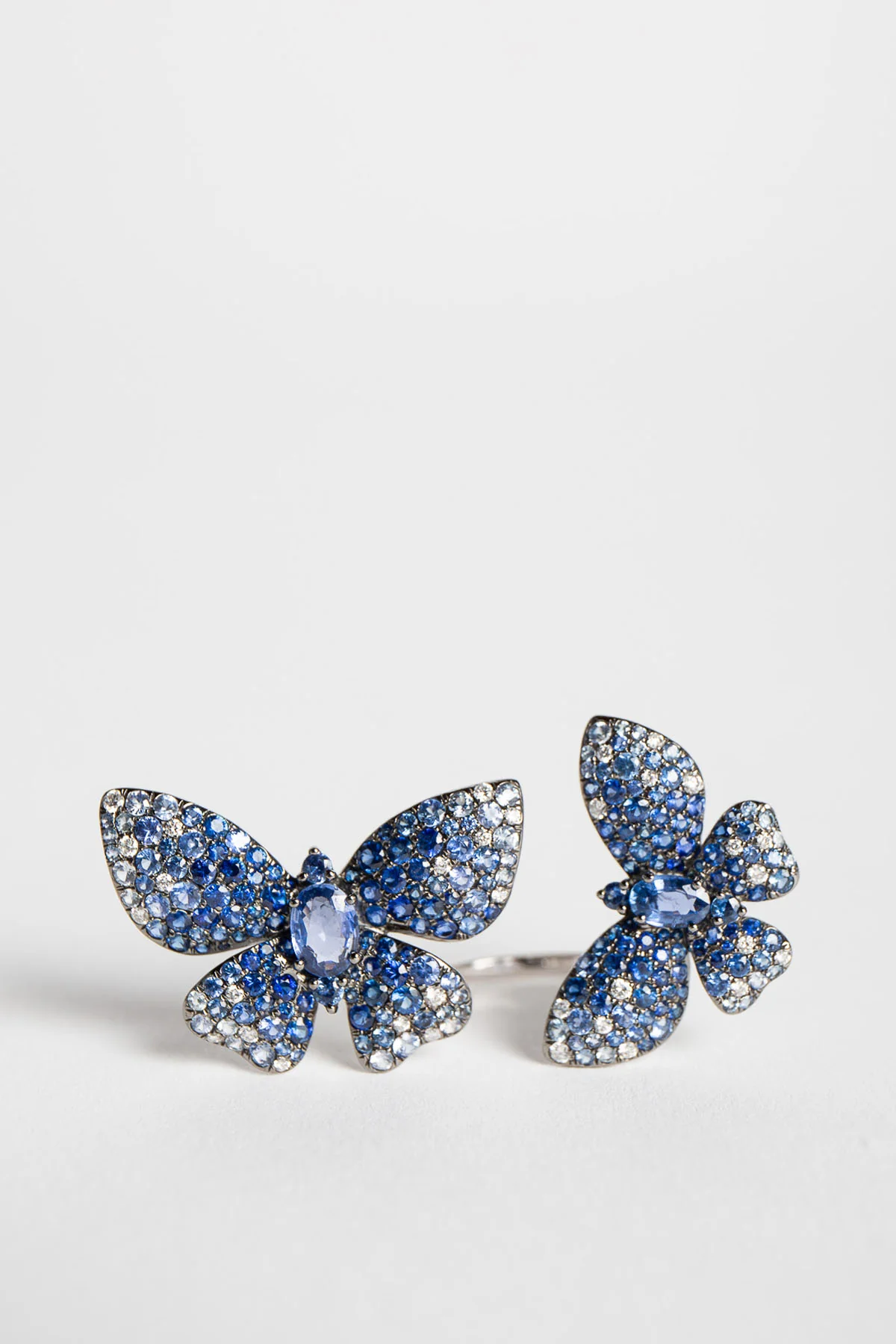 STEFERE | WHITE GOLD, DIAMOND, AND BLUE SAPPHIRE BUTTERFLY RING - Image 2