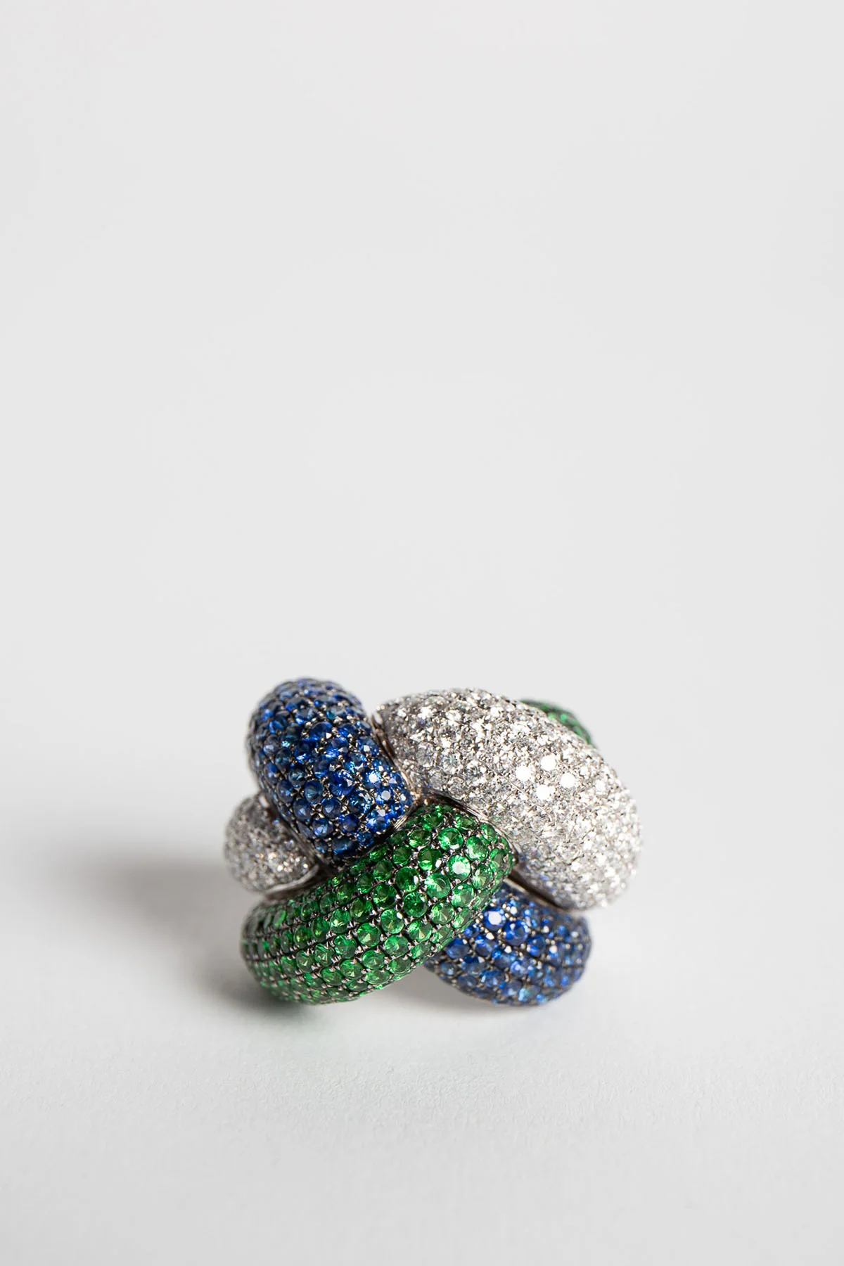 STEFERE | WHITE GOLD, DIAMOND, GREEN GARNET, BLUE SAPPHIRE KNOT RING - Image 2