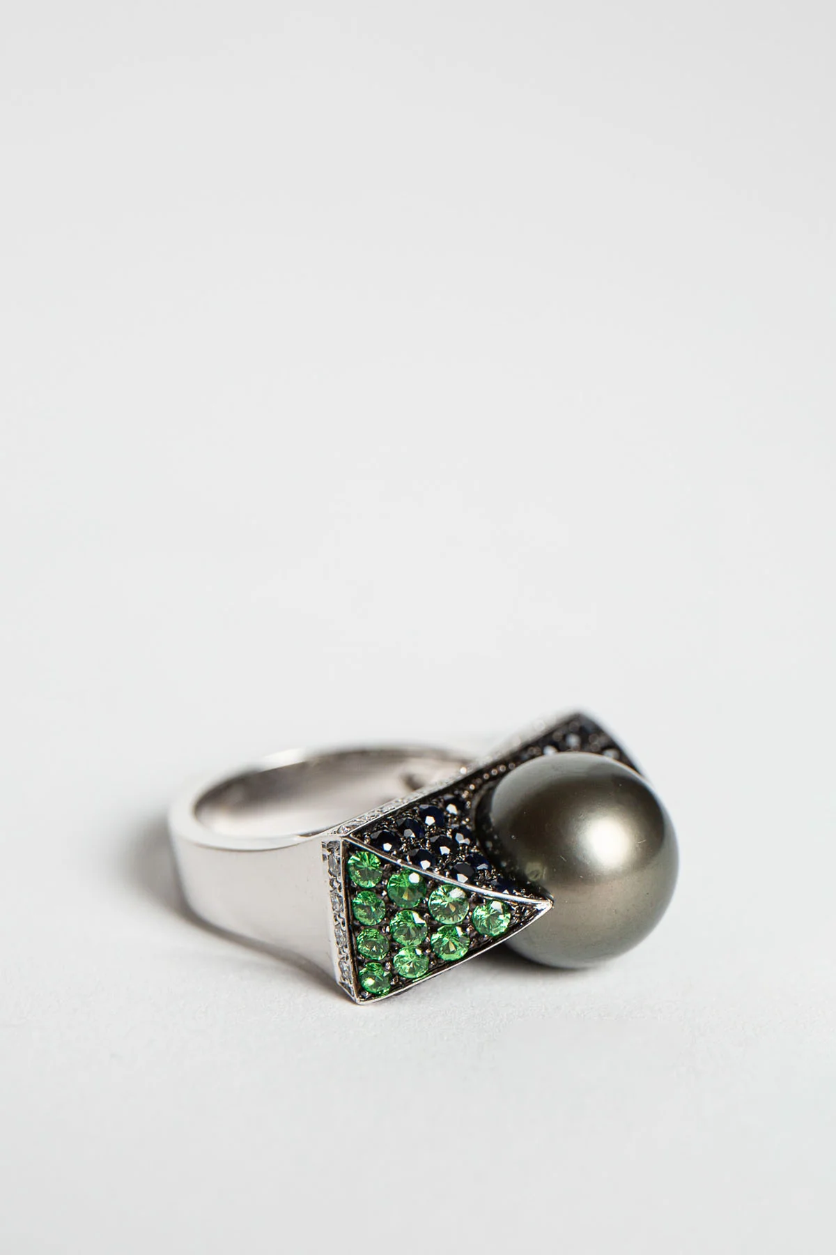 STEPHEN WEBSTER | 18K WHITE GOLD BLACK WIDOW MULTI-STONE RING - Image 5