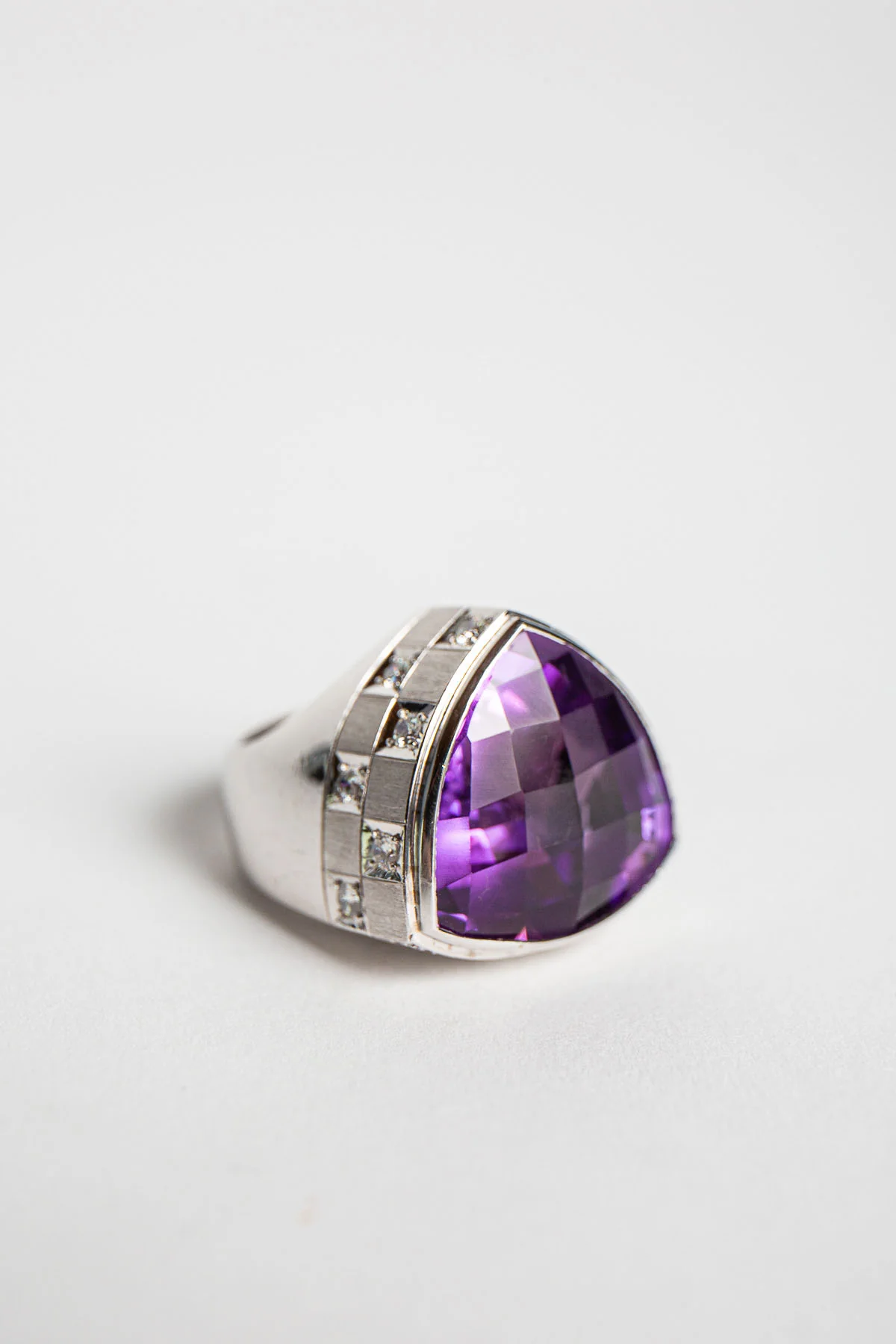 STEPHEN WEBSTER | 18K WHITE GOLD CHECKERBOARD AMETHYST RING - Image 3