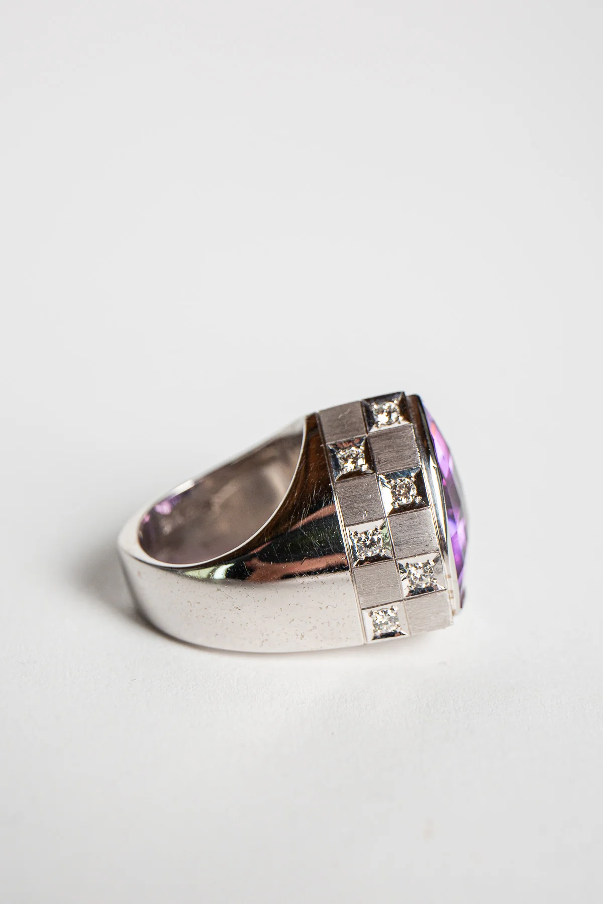 STEPHEN WEBSTER | 18K WHITE GOLD CHECKERBOARD AMETHYST RING - Image 4