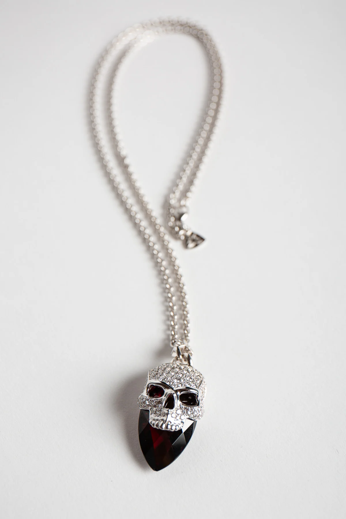 STEPHEN WEBSTER | 18K WHITE GOLD SKULL GARNET NECKLACE - Image 3