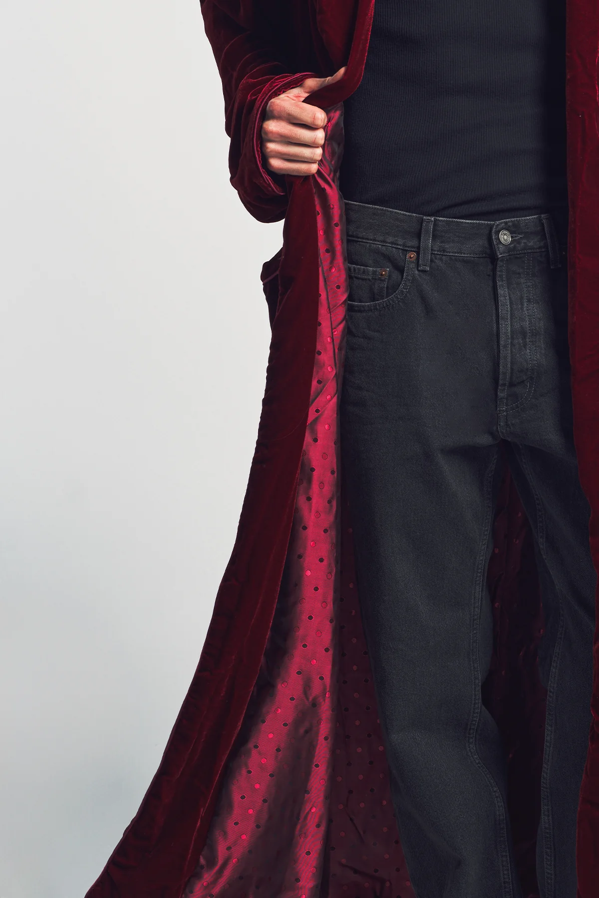 SUSAN BECKER | MEN'S RED SILK & VELVET BAMBERG ROBE - Image 5