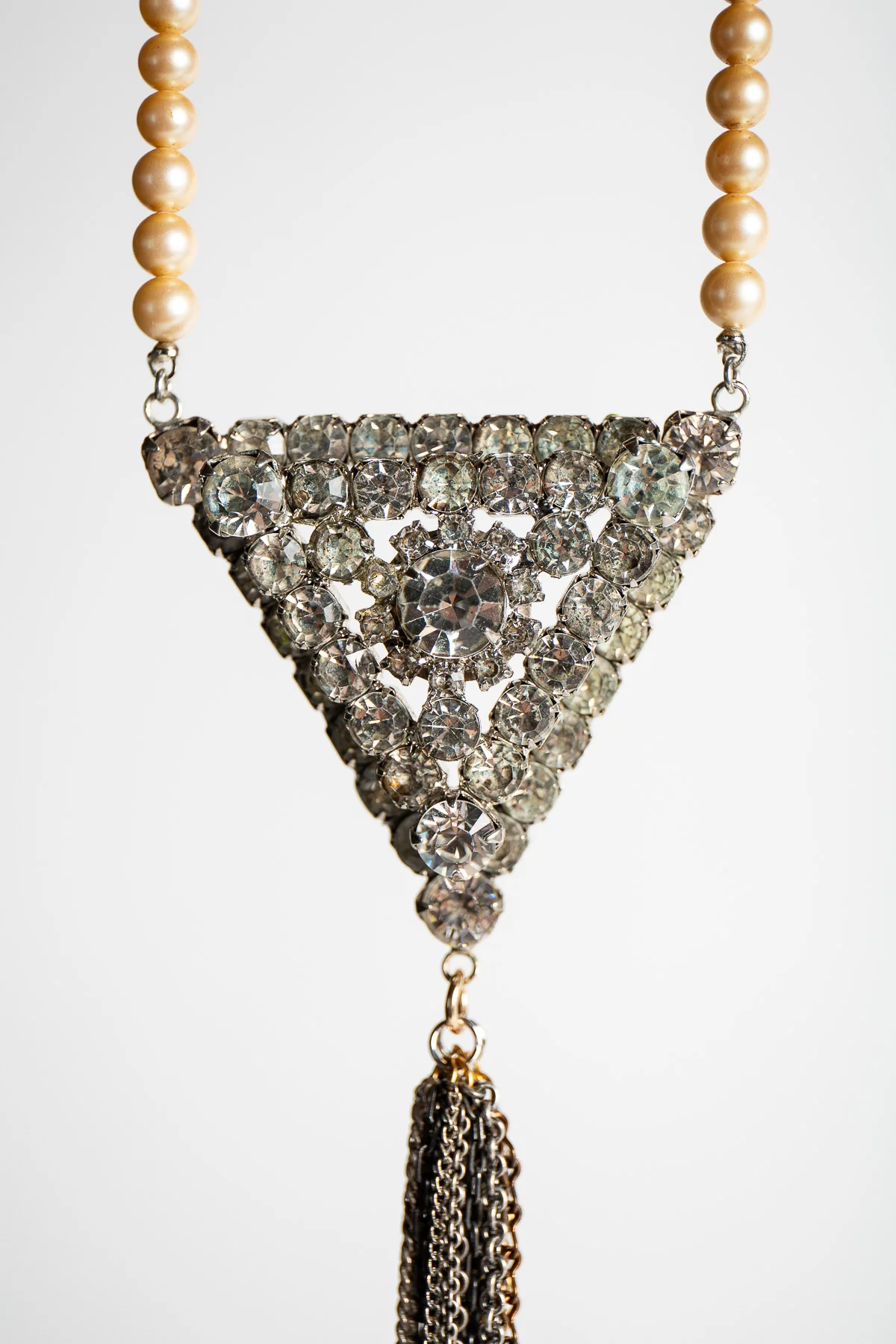 TOM BINNS | LOOSE CHAINS TRIANGLE NECKLACE - Image 2