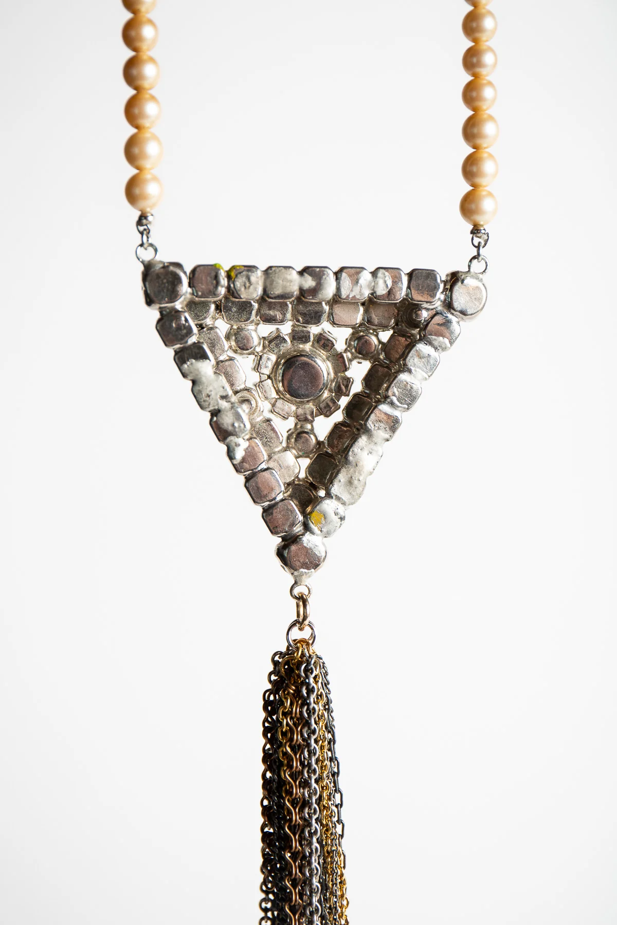 TOM BINNS | LOOSE CHAINS TRIANGLE NECKLACE - Image 3