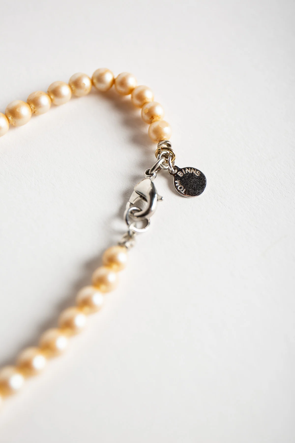 TOM BINNS | LOOSE CHAINS TRIANGLE NECKLACE - Image 5