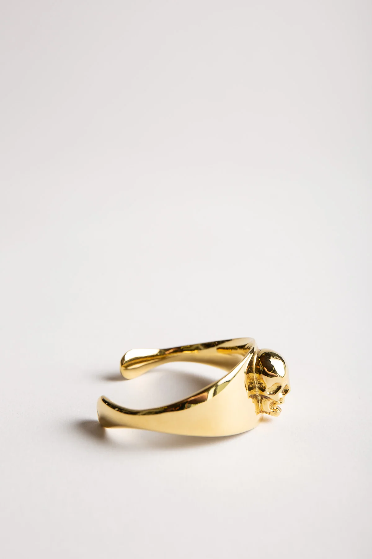 TOM BINNS | SMALL GOLD SKULL CUFF - Image 3