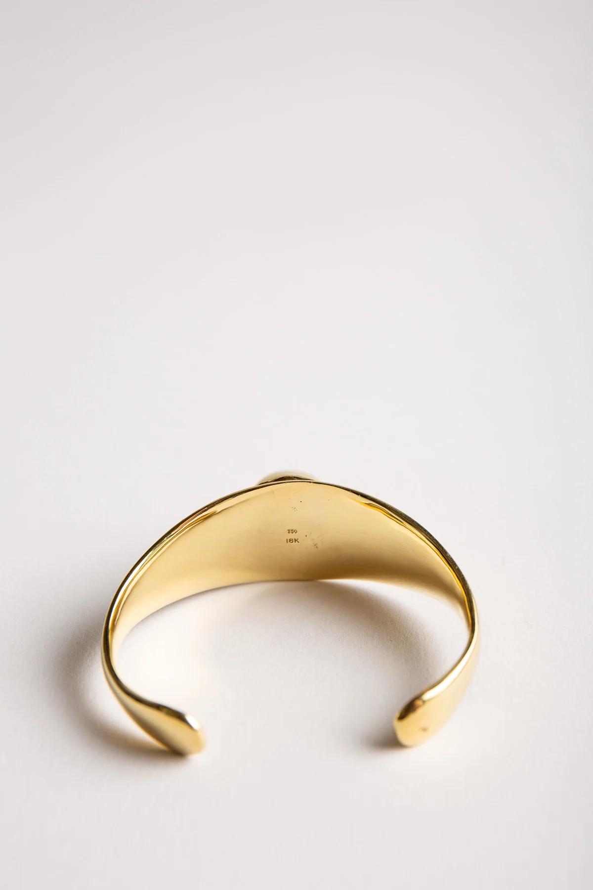 TOM BINNS | SMALL GOLD SKULL CUFF - Image 4