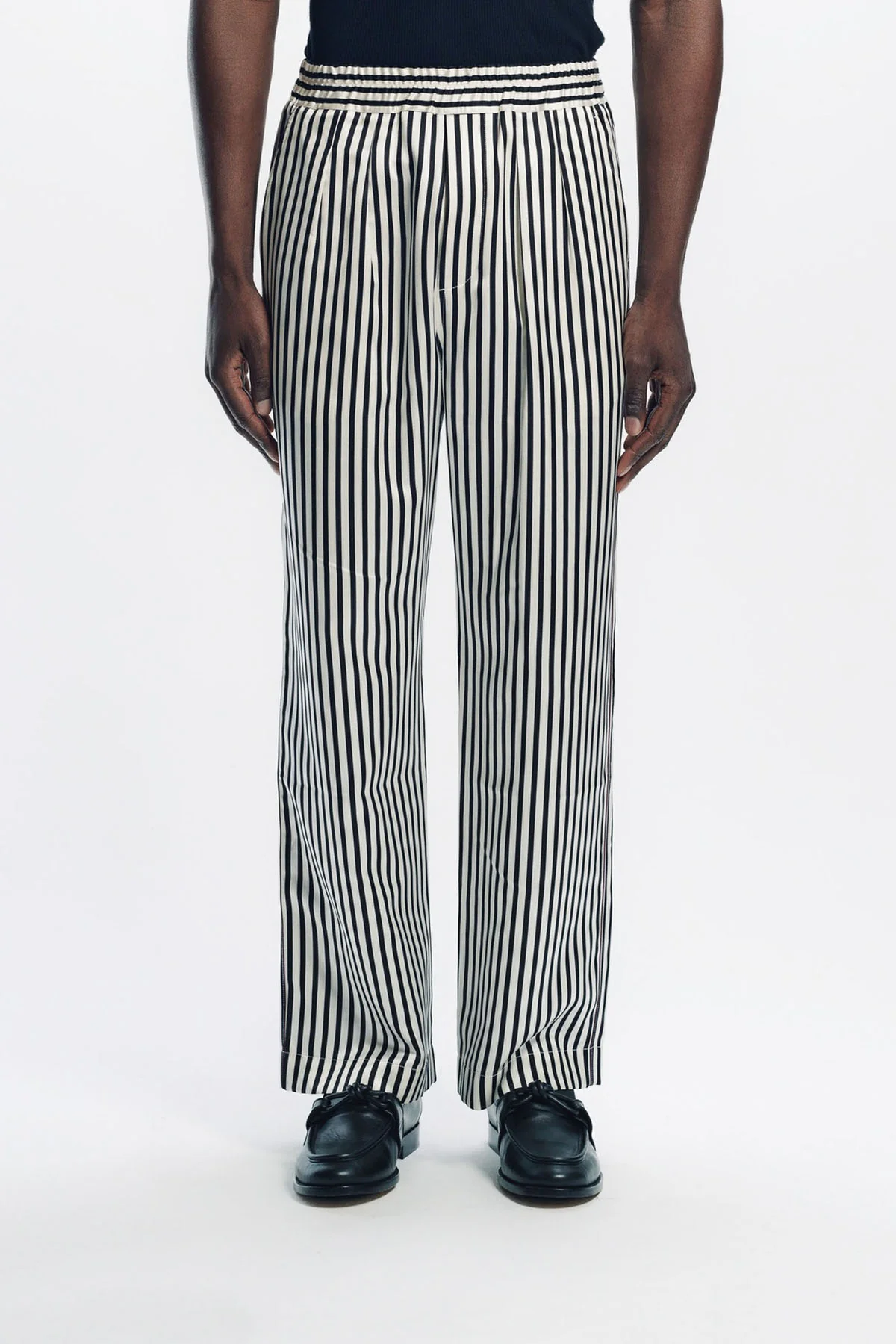 TOM FORD | BATON STRIPE FLUID SILK PLEATED LOUNGE PANTS - Image 2