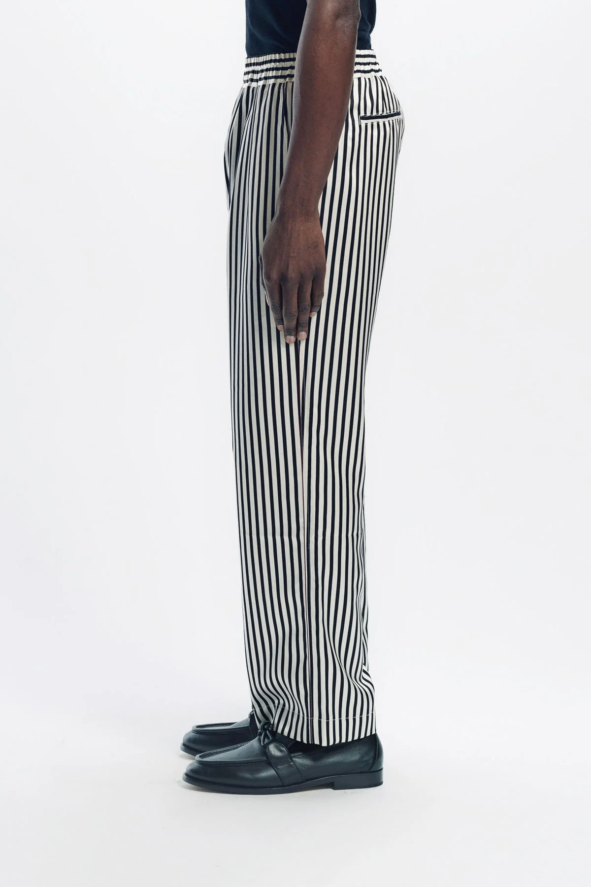 TOM FORD | BATON STRIPE FLUID SILK PLEATED LOUNGE PANTS - Image 3