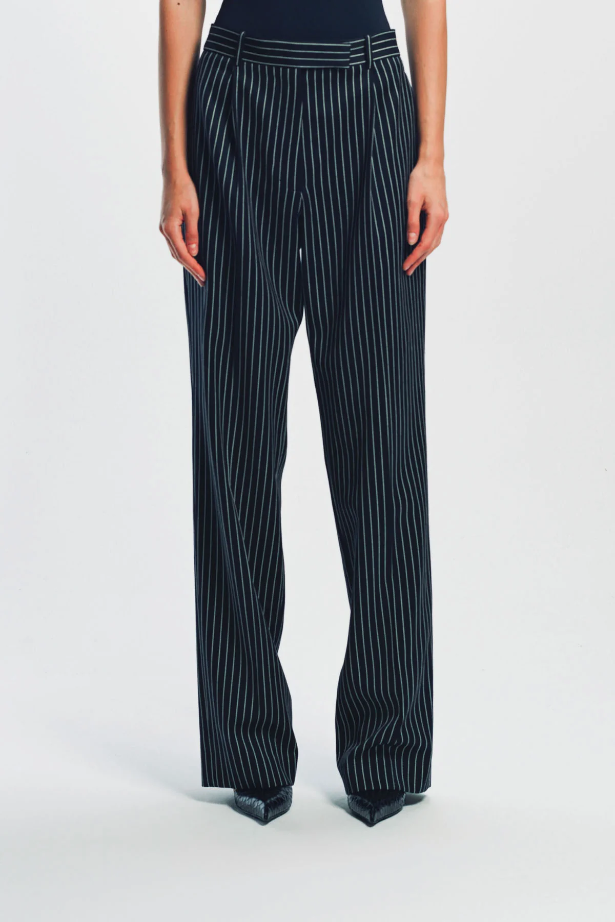 TOM FORD | STRIPED WOOL COTTON BARATHEA RELAXED PLEATED STRAIGHT PANTS - Image 2